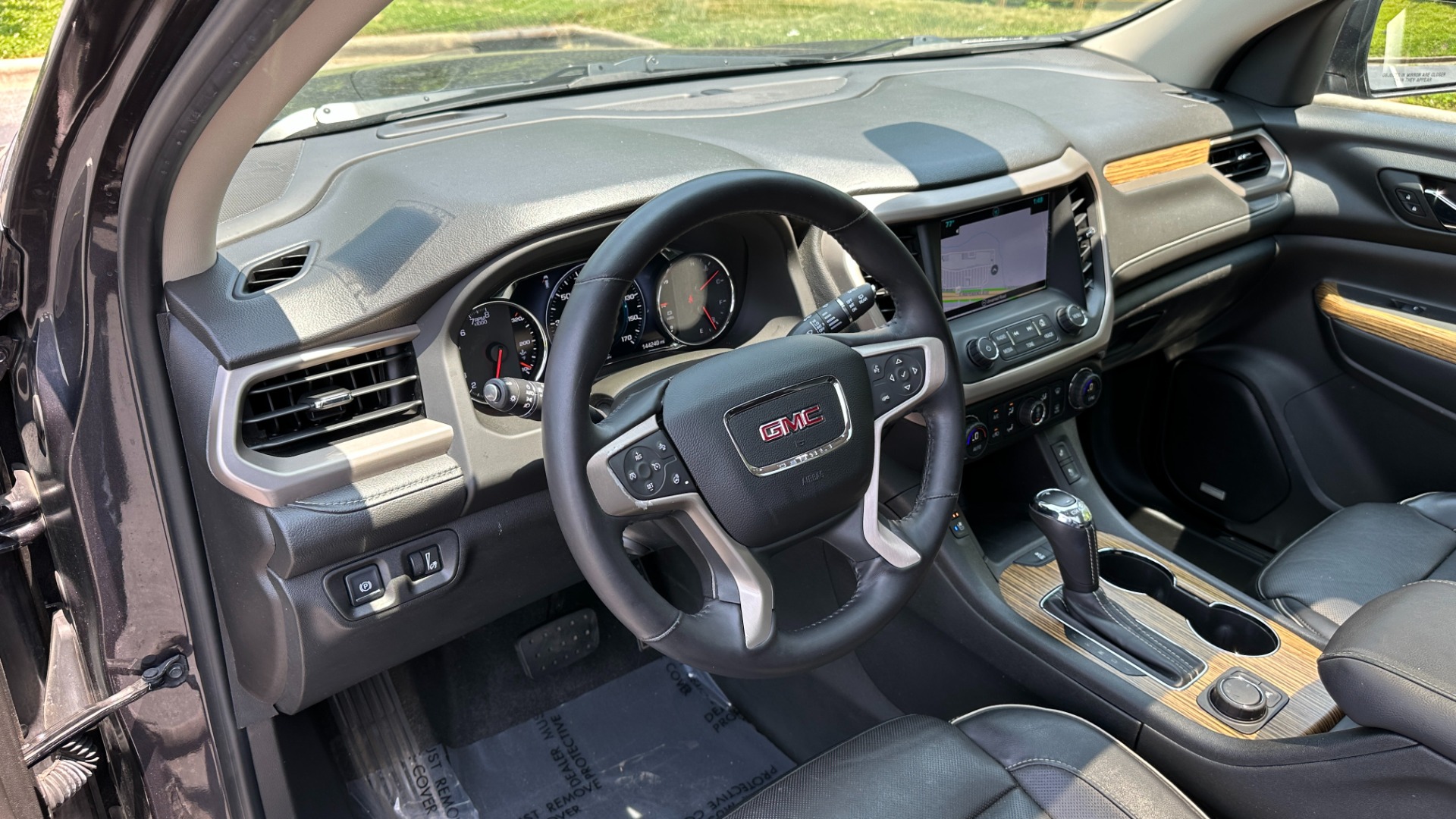 Used 2017 GMC Acadia DENALI / LOADED / PANORAMIC ROOF / METALLIC PAINT for sale Sold at Formula Imports in Charlotte NC 28227 16