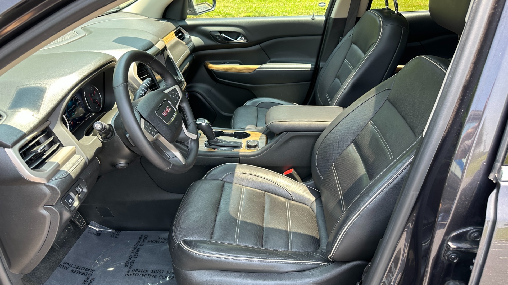 Used 2017 GMC Acadia DENALI / LOADED / PANORAMIC ROOF / METALLIC PAINT for sale Sold at Formula Imports in Charlotte NC 28227 17