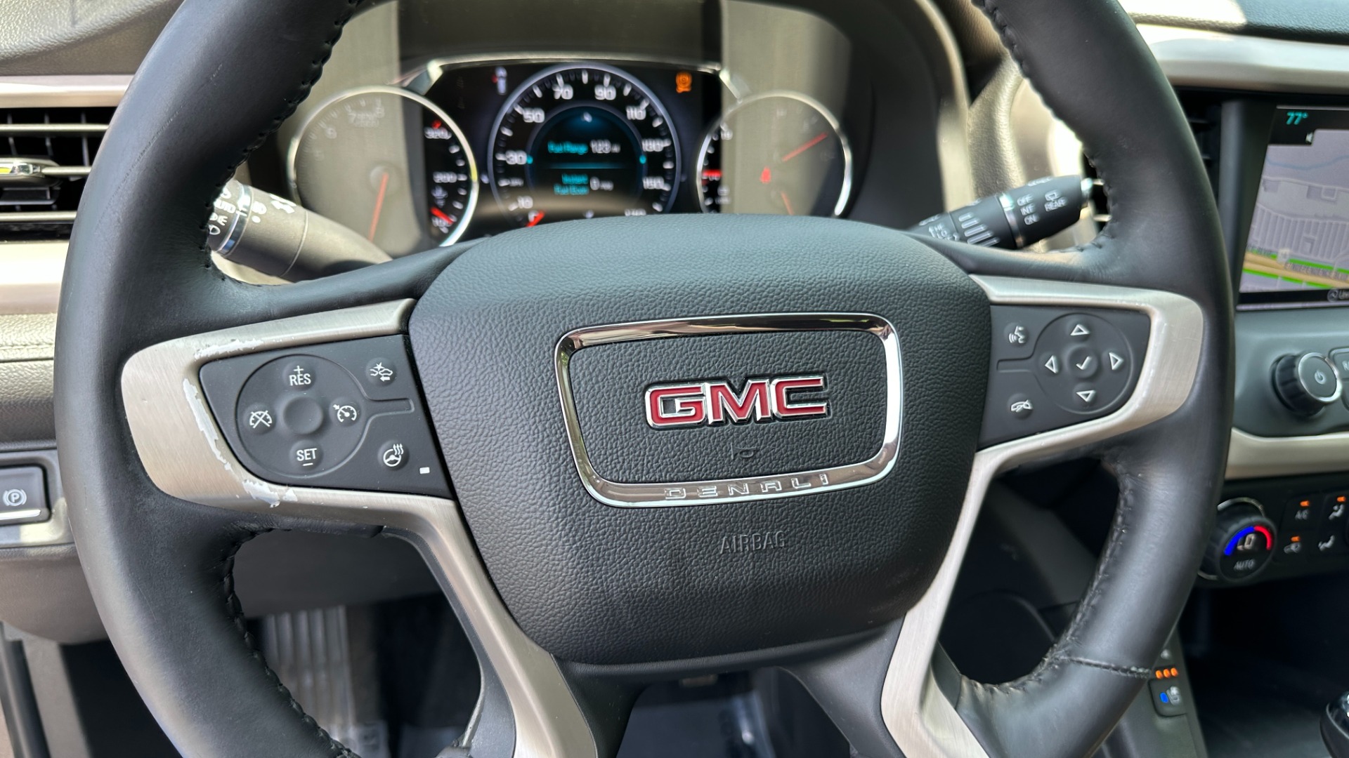 Used 2017 GMC Acadia DENALI / LOADED / PANORAMIC ROOF / METALLIC PAINT for sale Sold at Formula Imports in Charlotte NC 28227 21