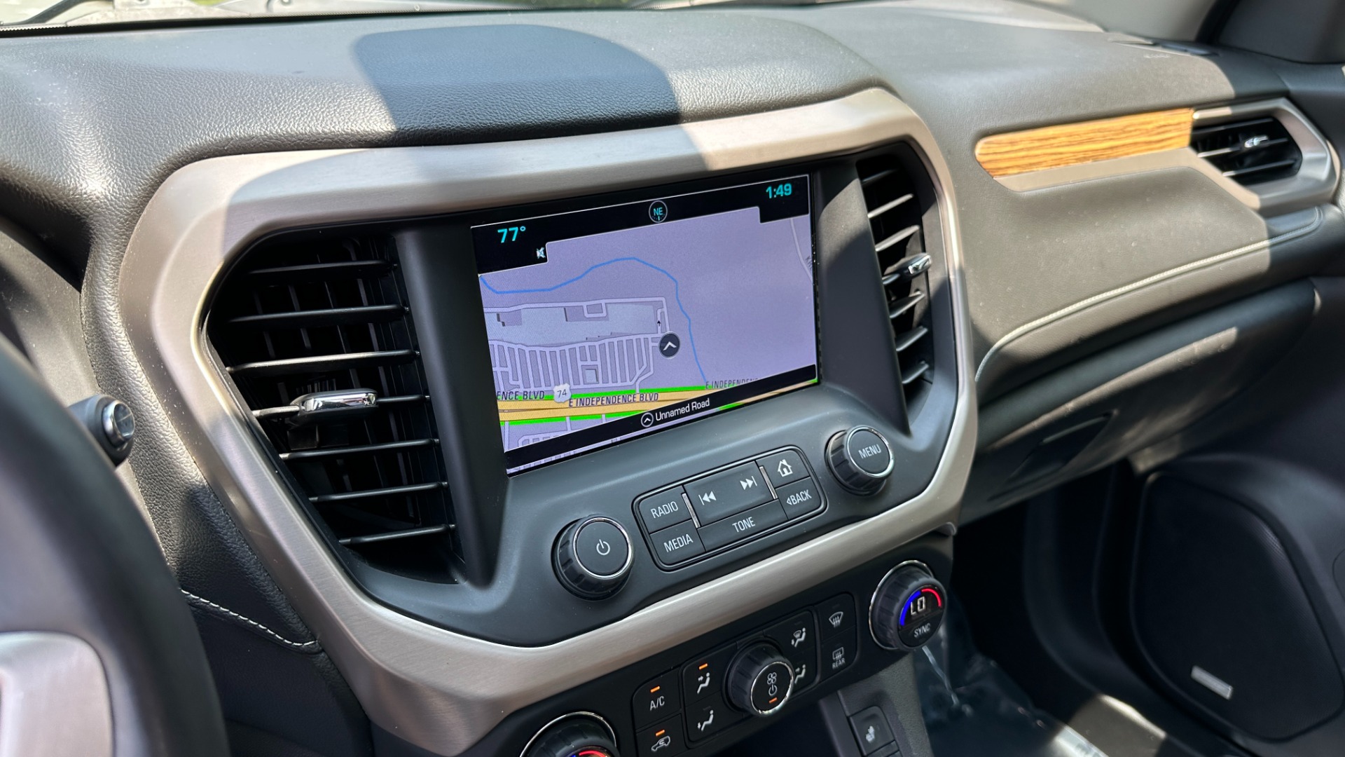 Used 2017 GMC Acadia DENALI / LOADED / PANORAMIC ROOF / METALLIC PAINT for sale Sold at Formula Imports in Charlotte NC 28227 23