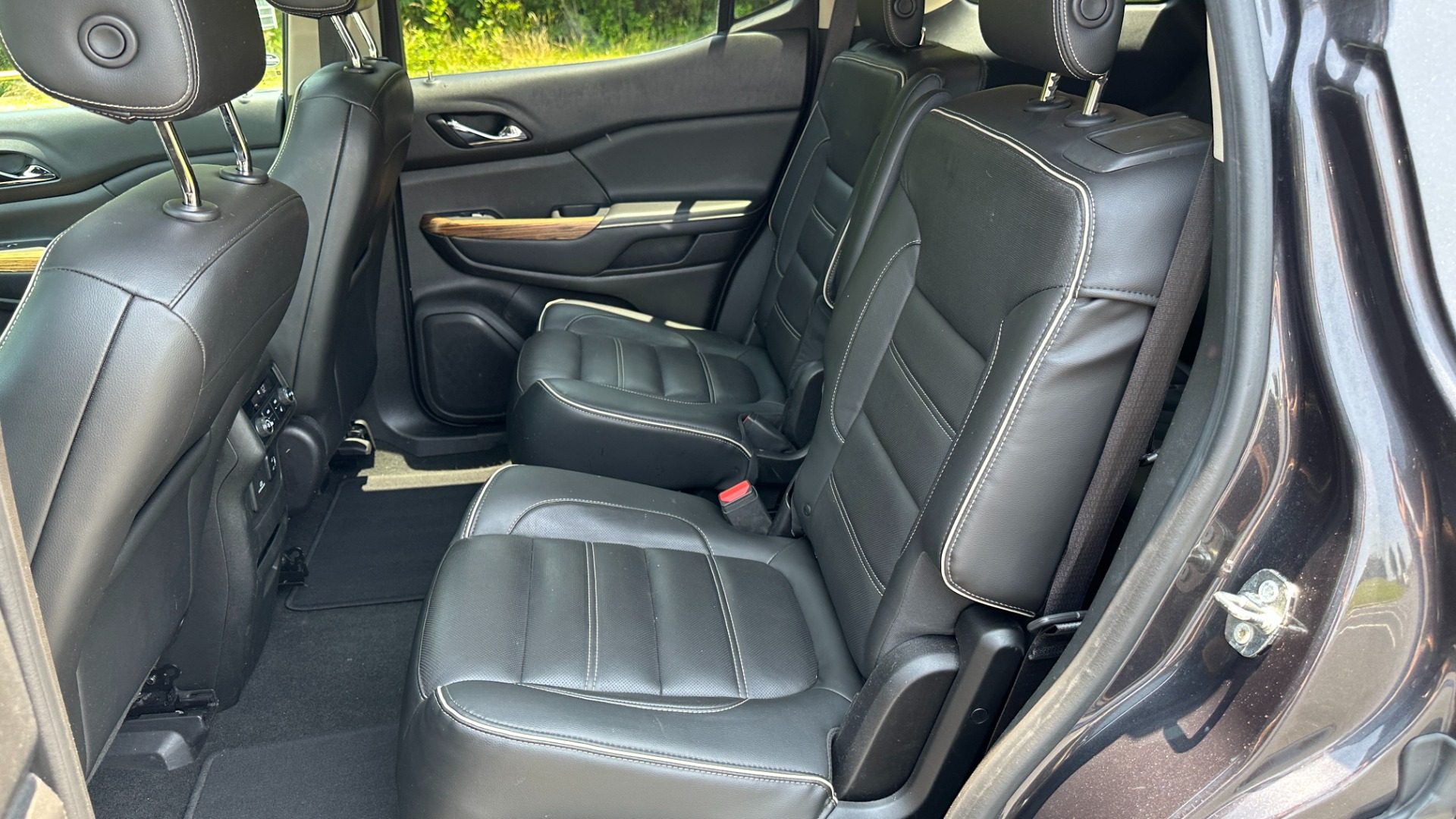 Used 2017 GMC Acadia DENALI / LOADED / PANORAMIC ROOF / METALLIC PAINT for sale Sold at Formula Imports in Charlotte NC 28227 28