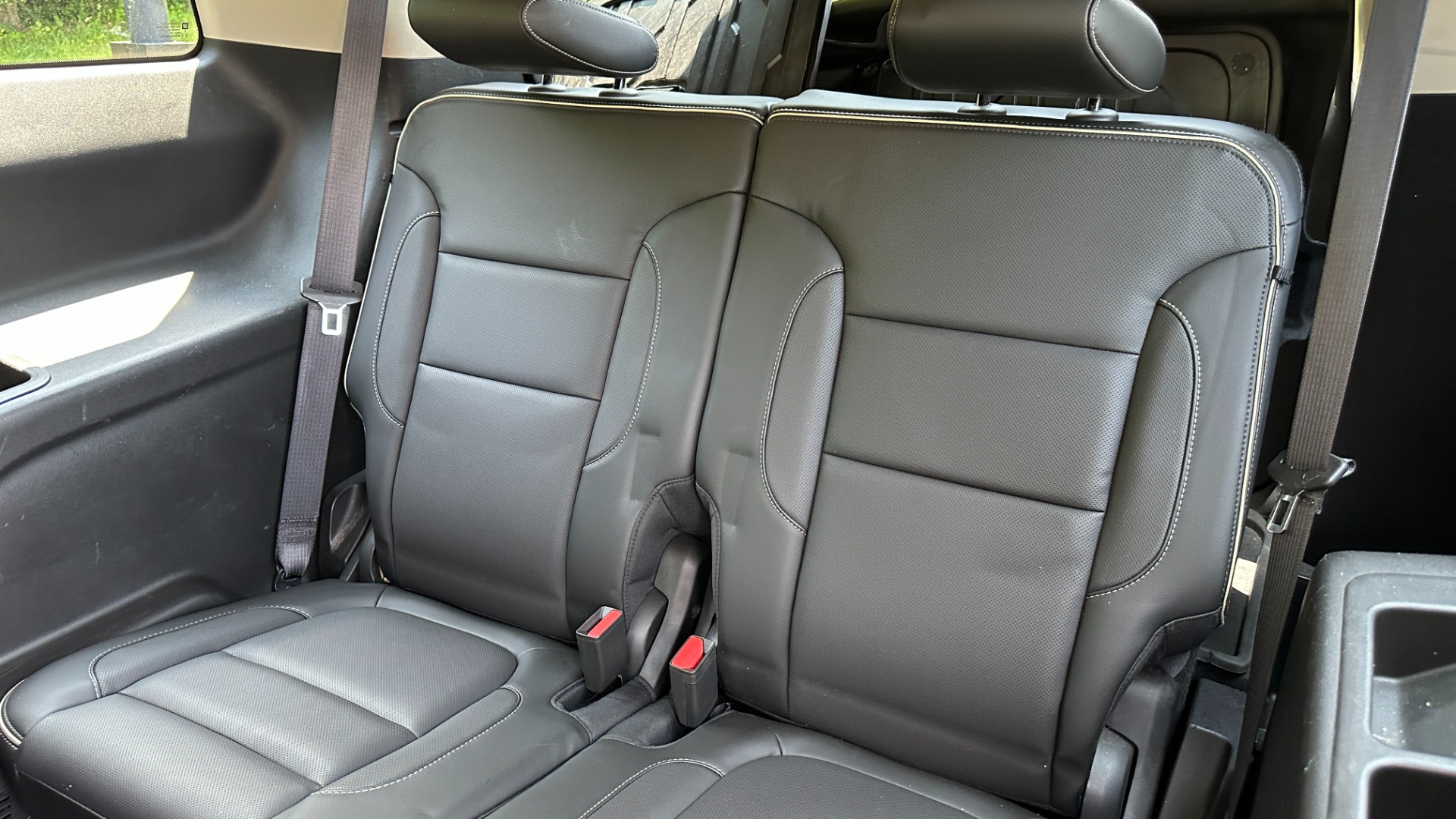 Used 2017 GMC Acadia DENALI / LOADED / PANORAMIC ROOF / METALLIC PAINT for sale Sold at Formula Imports in Charlotte NC 28227 33