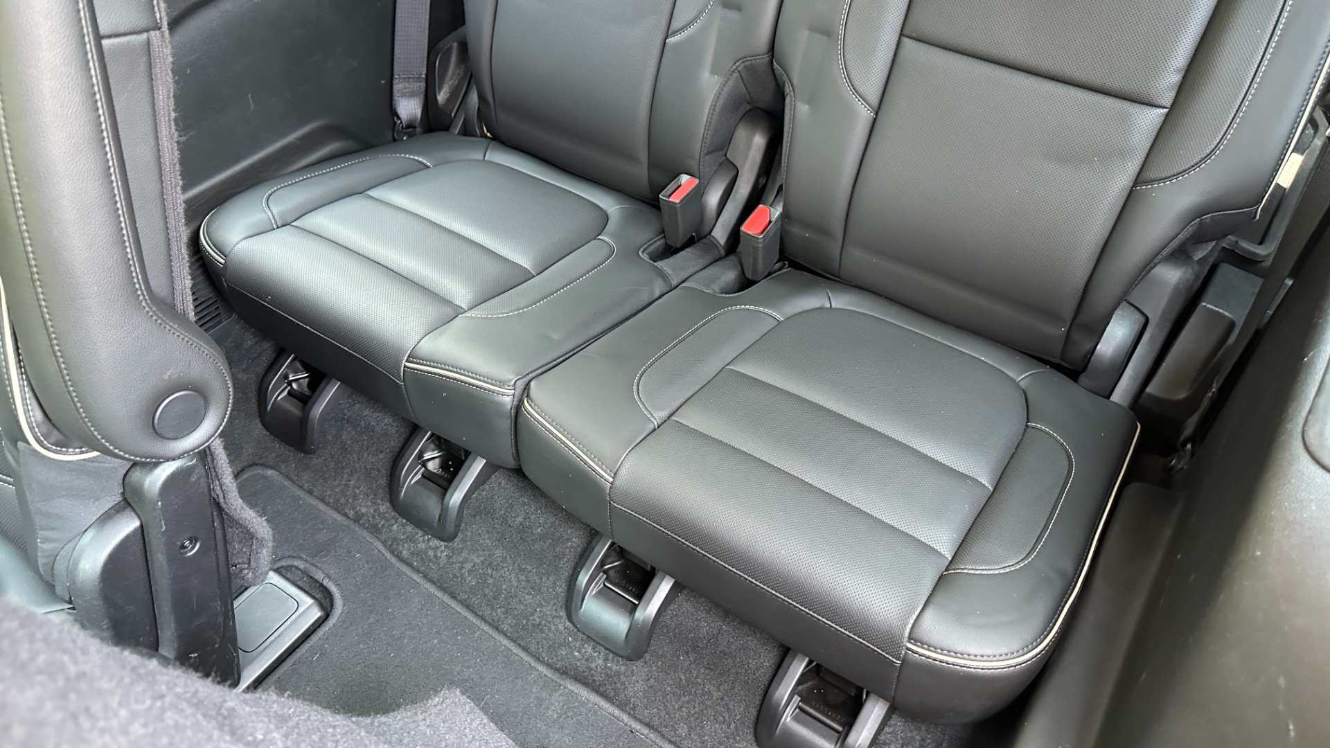 Used 2017 GMC Acadia DENALI / LOADED / PANORAMIC ROOF / METALLIC PAINT for sale Sold at Formula Imports in Charlotte NC 28227 34