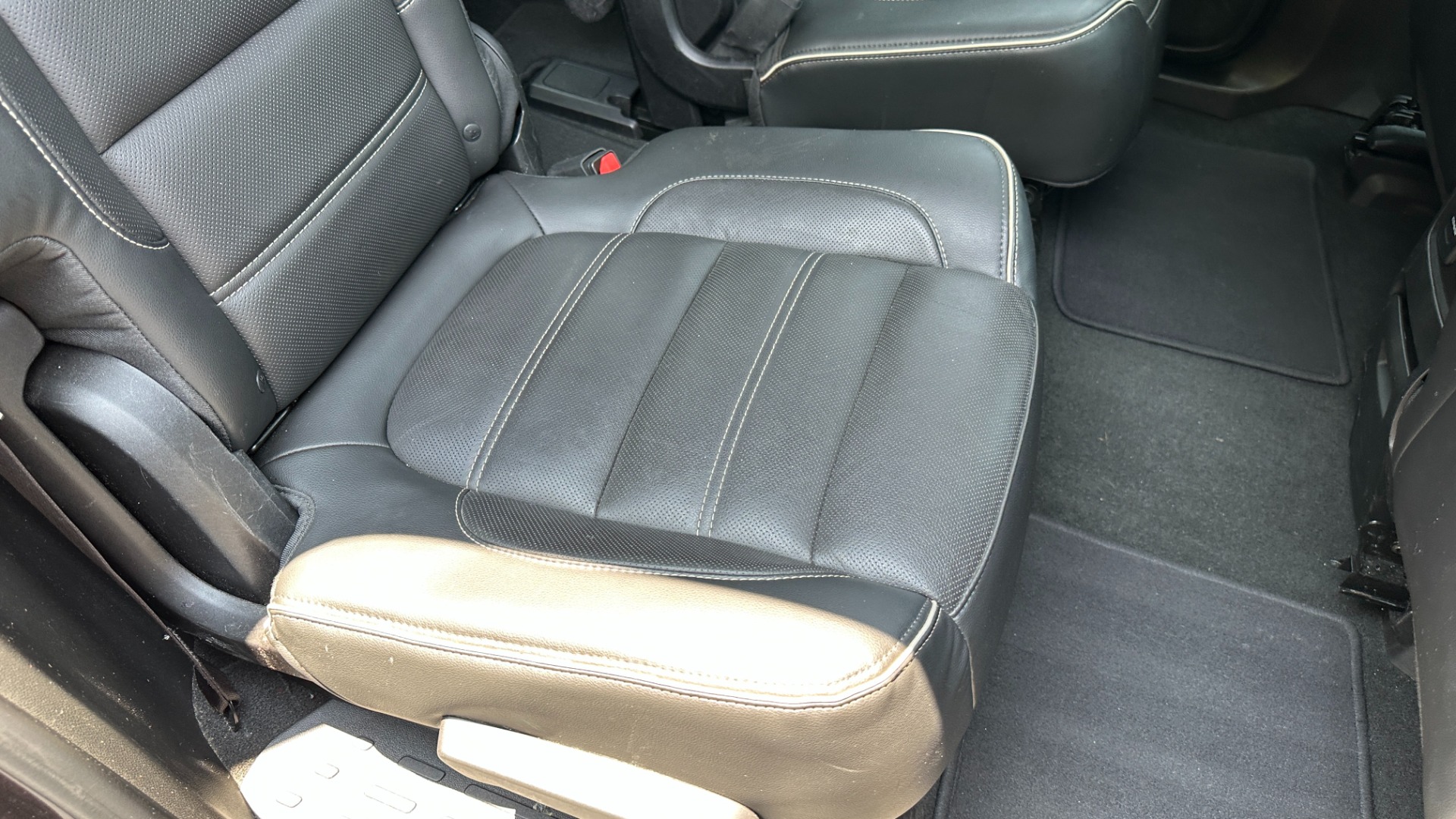 Used 2017 GMC Acadia DENALI / LOADED / PANORAMIC ROOF / METALLIC PAINT for sale Sold at Formula Imports in Charlotte NC 28227 38