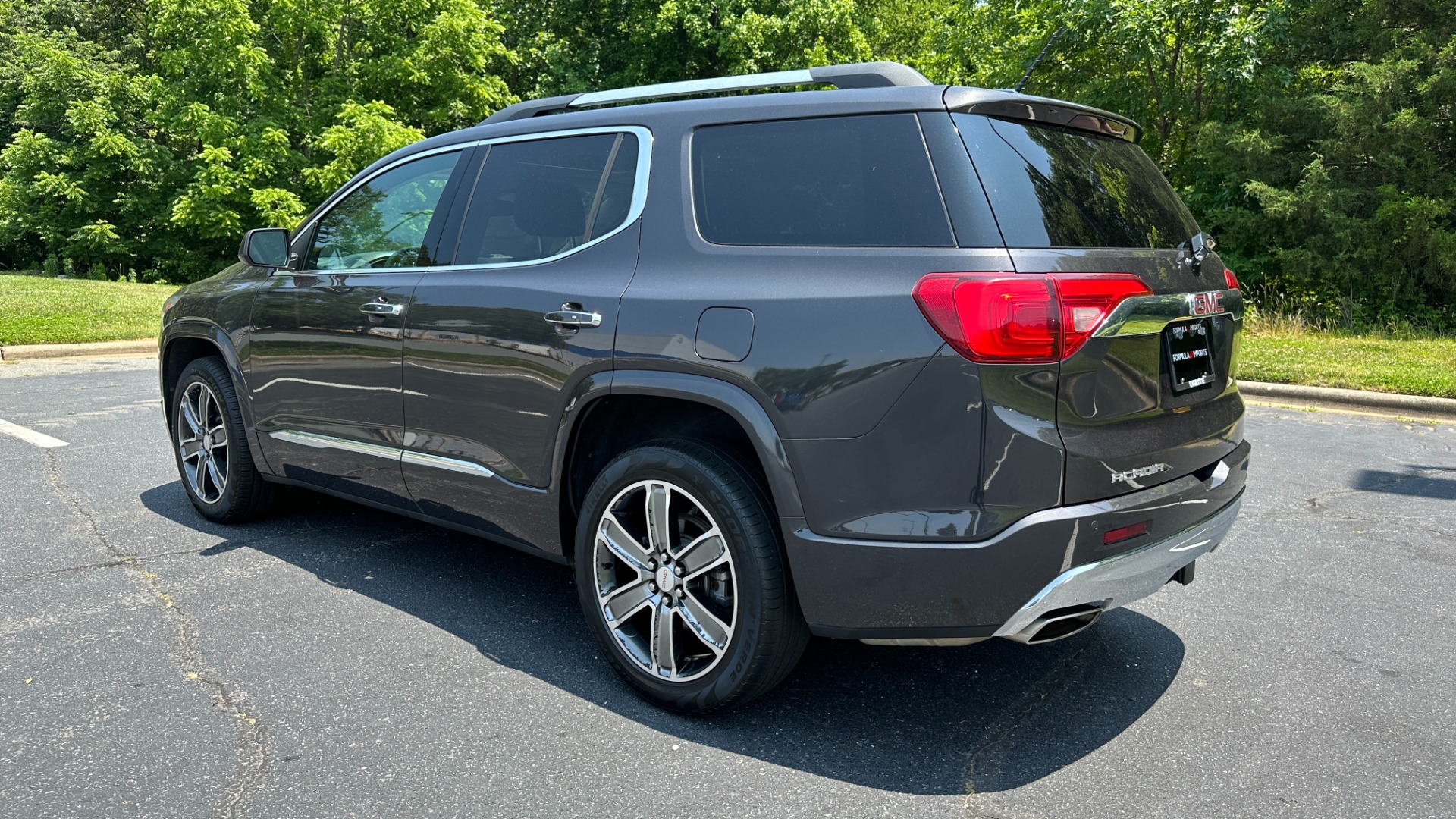 Used 2017 GMC Acadia DENALI / LOADED / PANORAMIC ROOF / METALLIC PAINT for sale Sold at Formula Imports in Charlotte NC 28227 4