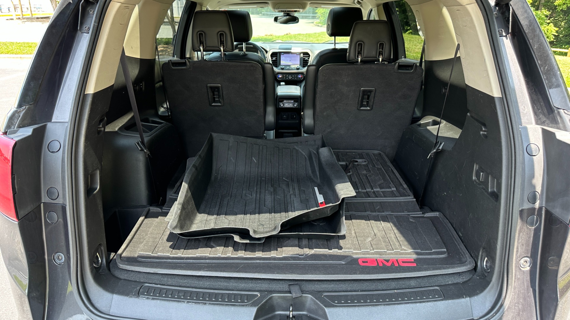 Used 2017 GMC Acadia DENALI / LOADED / PANORAMIC ROOF / METALLIC PAINT for sale Sold at Formula Imports in Charlotte NC 28227 40