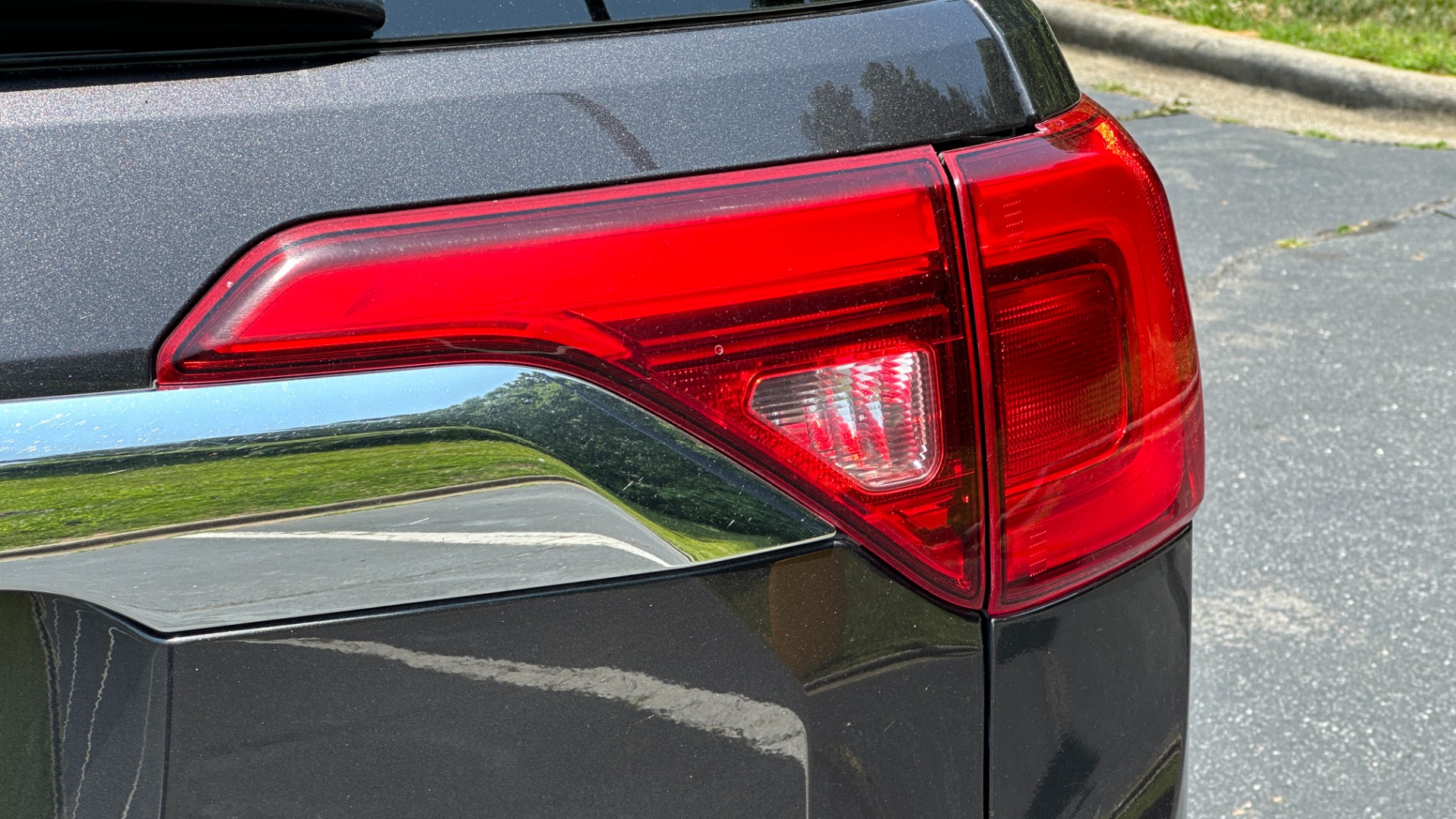 Used 2017 GMC Acadia DENALI / LOADED / PANORAMIC ROOF / METALLIC PAINT for sale Sold at Formula Imports in Charlotte NC 28227 46