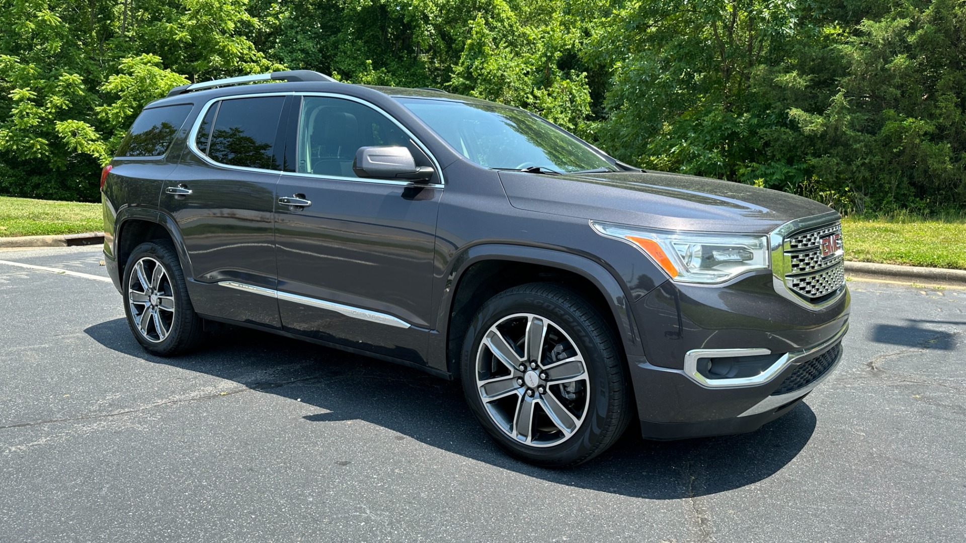 Used 2017 GMC Acadia DENALI / LOADED / PANORAMIC ROOF / METALLIC PAINT for sale Sold at Formula Imports in Charlotte NC 28227 5
