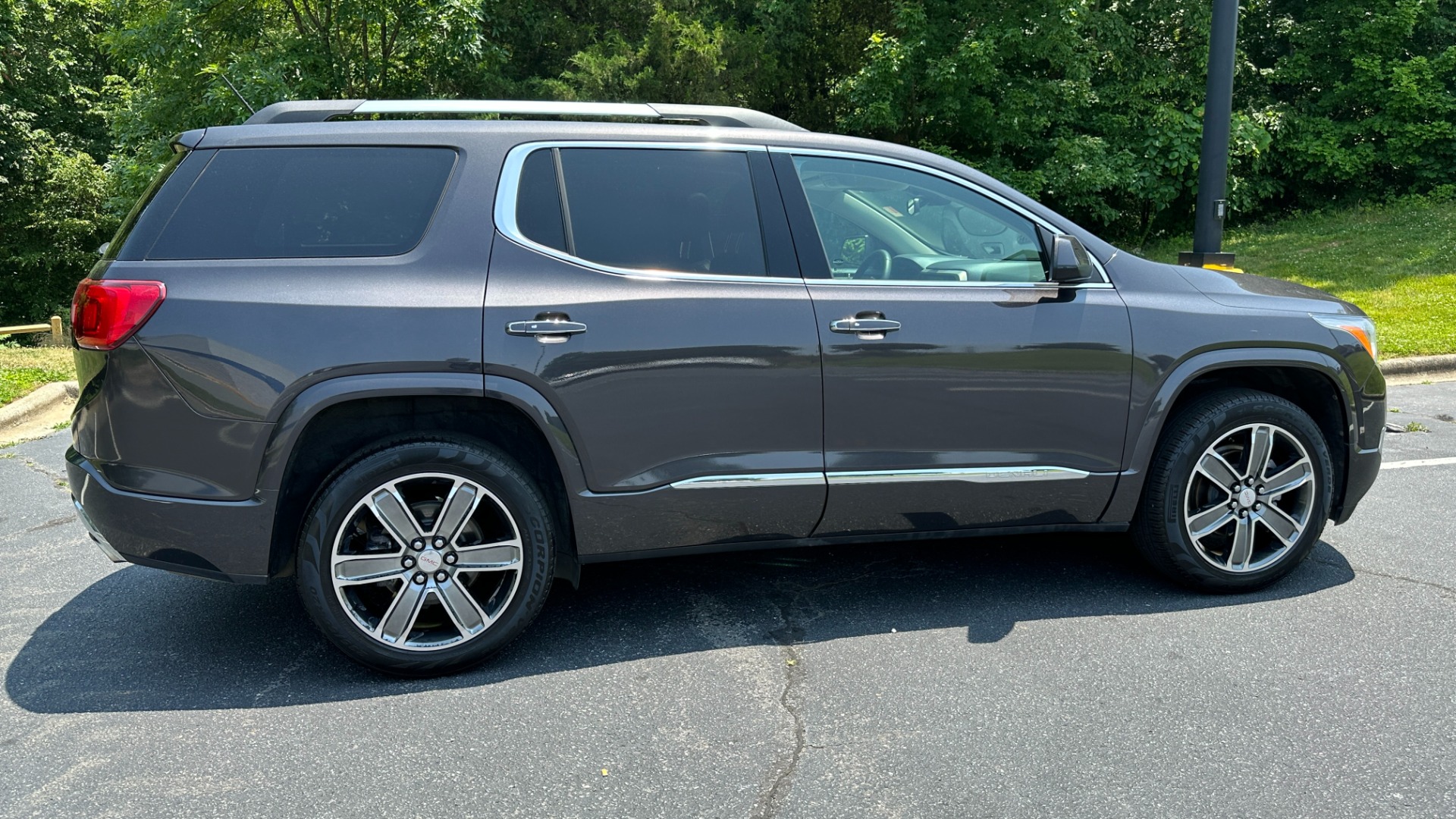 Used 2017 GMC Acadia DENALI / LOADED / PANORAMIC ROOF / METALLIC PAINT for sale Sold at Formula Imports in Charlotte NC 28227 6