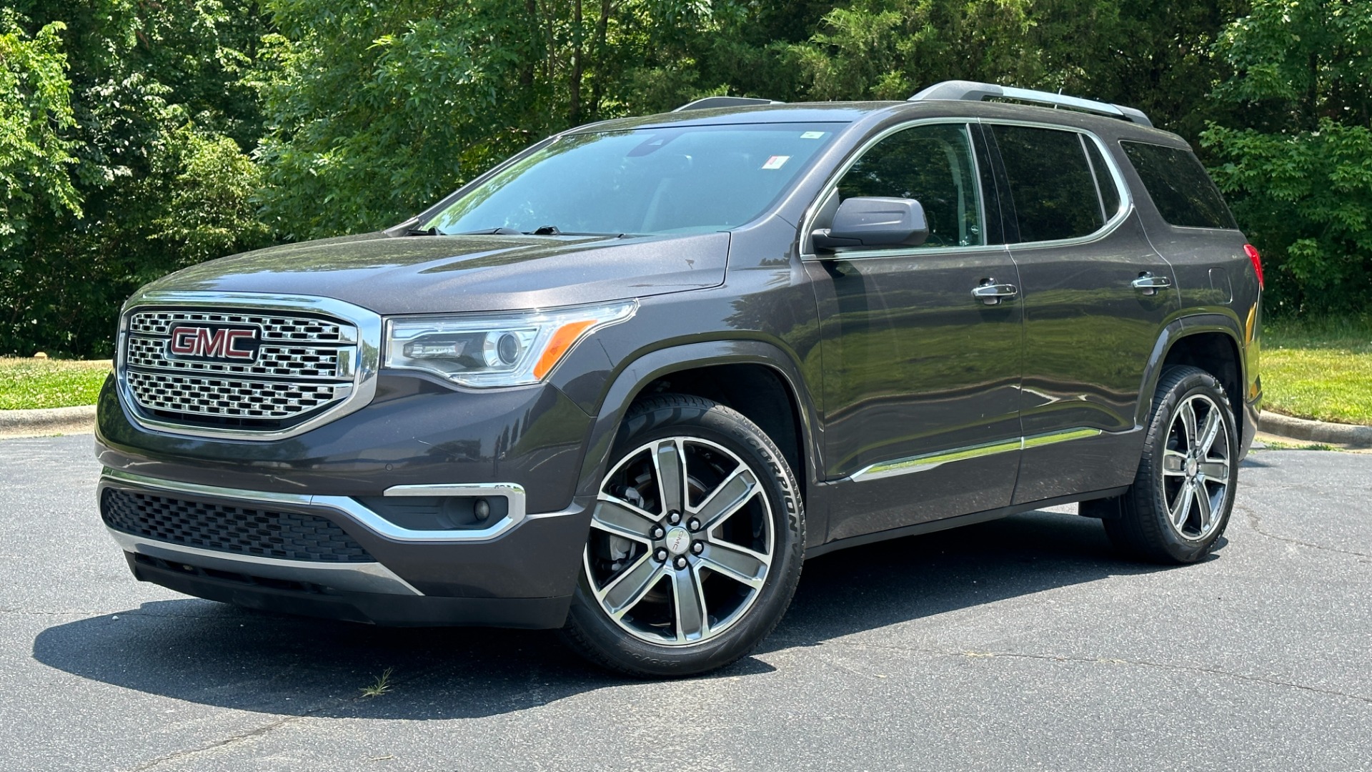 Used 2017 GMC Acadia DENALI / LOADED / PANORAMIC ROOF / METALLIC PAINT for sale Sold at Formula Imports in Charlotte NC 28227 1