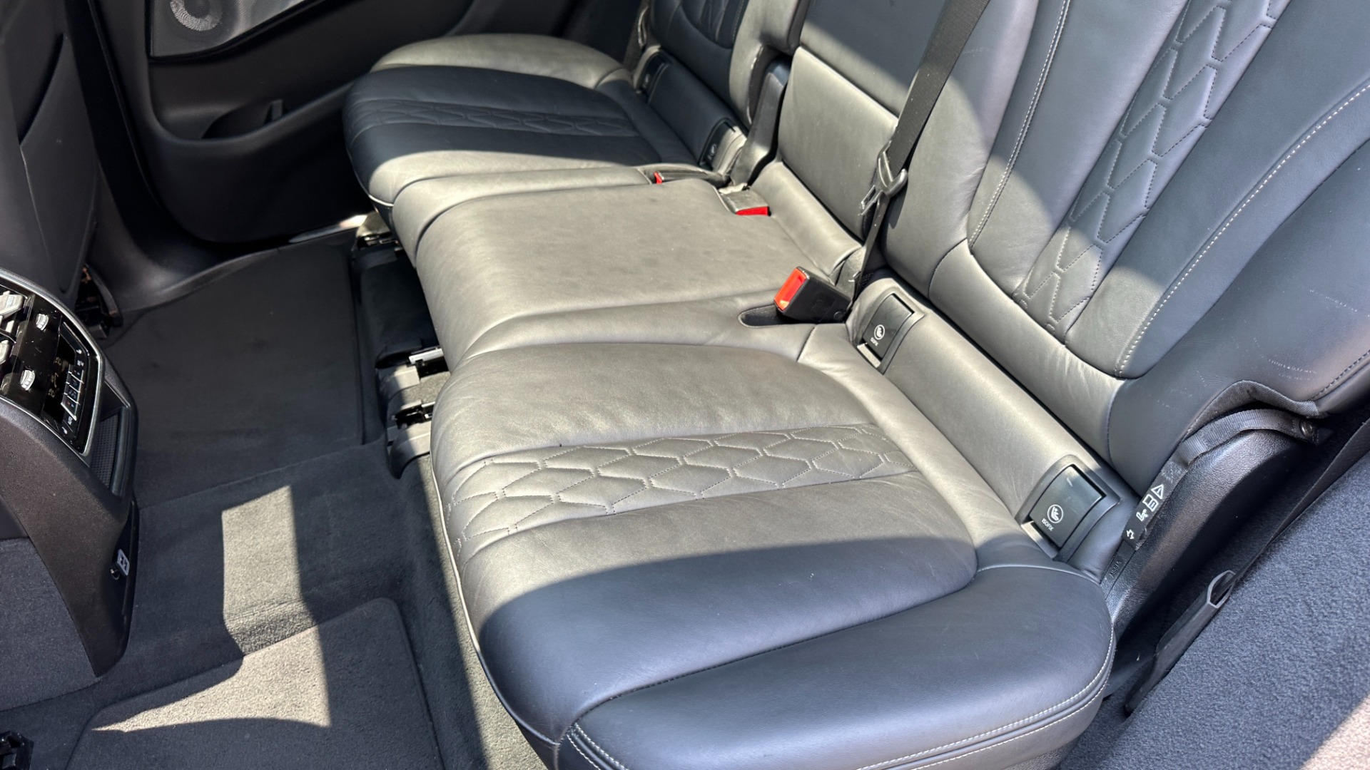 Used 2019 BMW X7 xDrive50i / EXECUTIVE / M SPORT / EXECUTIVE / DYNAMIC HANDLING / LEATHER for sale $53,800 at Formula Imports in Charlotte NC 28227 30