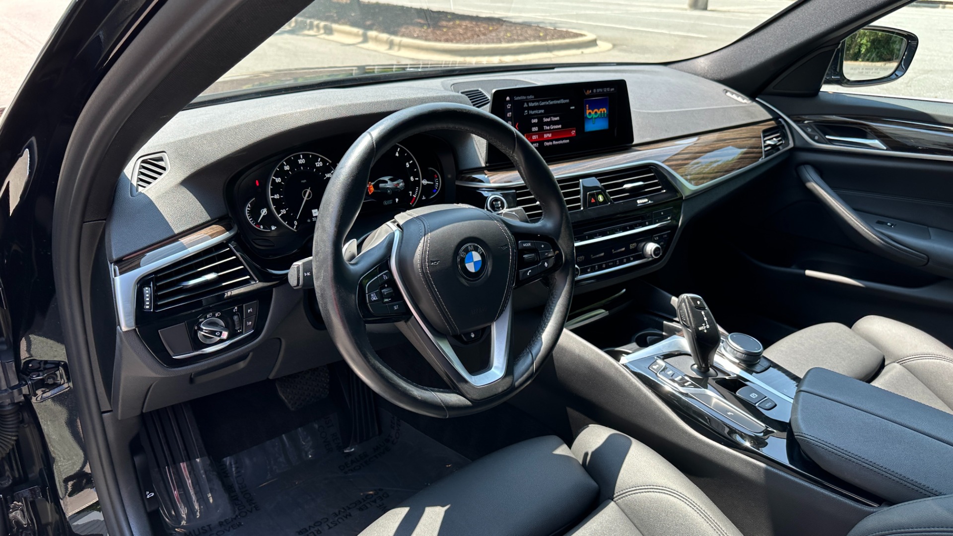 Used 2019 BMW 5 Series 530i xDrive / HEATED SEATS / NAV / SUNROOF / REARVIEW CAMERA for sale $30,795 at Formula Imports in Charlotte NC 28227 11