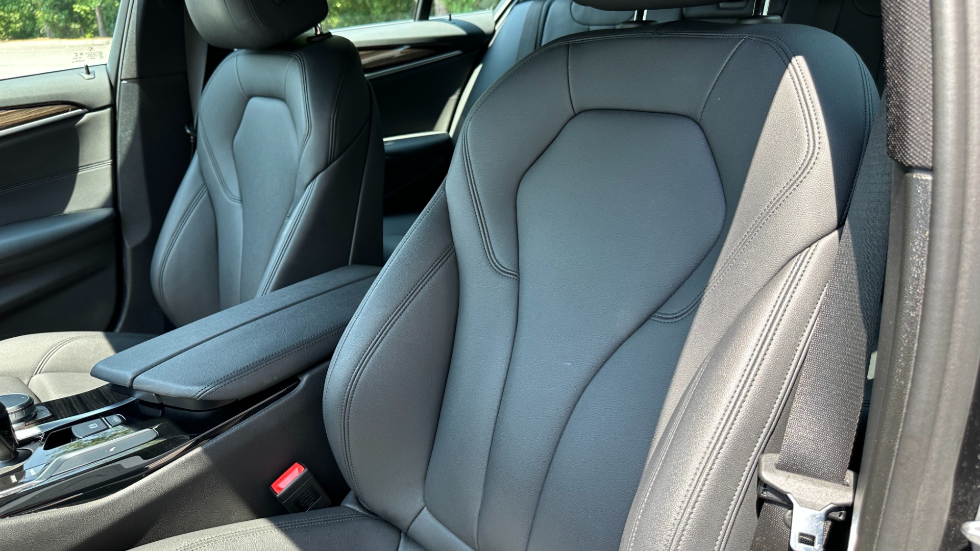 Used 2019 BMW 5 Series 530i xDrive / HEATED SEATS / NAV / SUNROOF / REARVIEW CAMERA for sale $30,795 at Formula Imports in Charlotte NC 28227 13