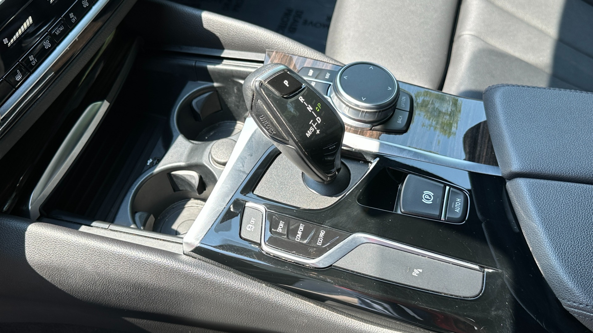 Used 2019 BMW 5 Series 530i xDrive / HEATED SEATS / NAV / SUNROOF / REARVIEW CAMERA for sale $30,795 at Formula Imports in Charlotte NC 28227 19