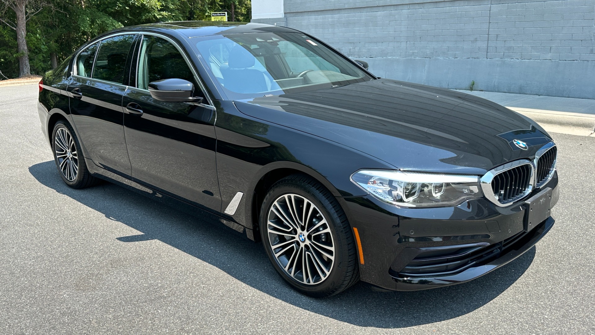 Used 2019 BMW 5 Series 530i xDrive / HEATED SEATS / NAV / SUNROOF / REARVIEW CAMERA for sale $30,795 at Formula Imports in Charlotte NC 28227 2