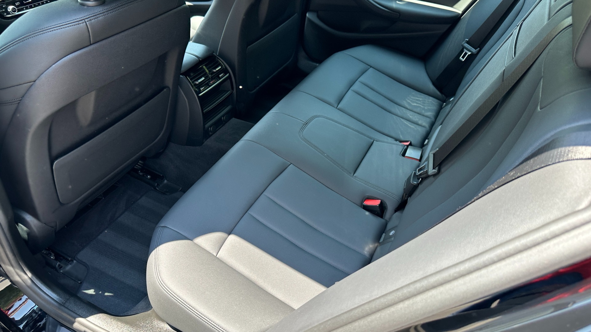 Used 2019 BMW 5 Series 530i xDrive / HEATED SEATS / NAV / SUNROOF / REARVIEW CAMERA for sale $30,795 at Formula Imports in Charlotte NC 28227 23