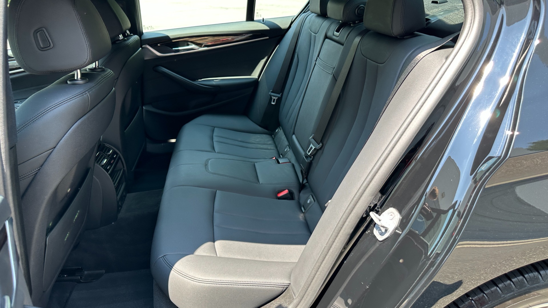 Used 2019 BMW 5 Series 530i xDrive / HEATED SEATS / NAV / SUNROOF / REARVIEW CAMERA for sale $30,795 at Formula Imports in Charlotte NC 28227 24