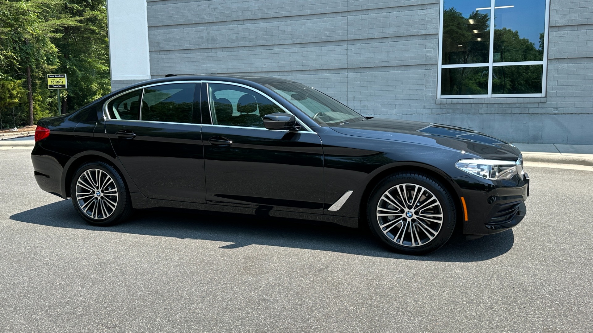 Used 2019 BMW 5 Series 530i xDrive / HEATED SEATS / NAV / SUNROOF / REARVIEW CAMERA for sale $30,795 at Formula Imports in Charlotte NC 28227 3