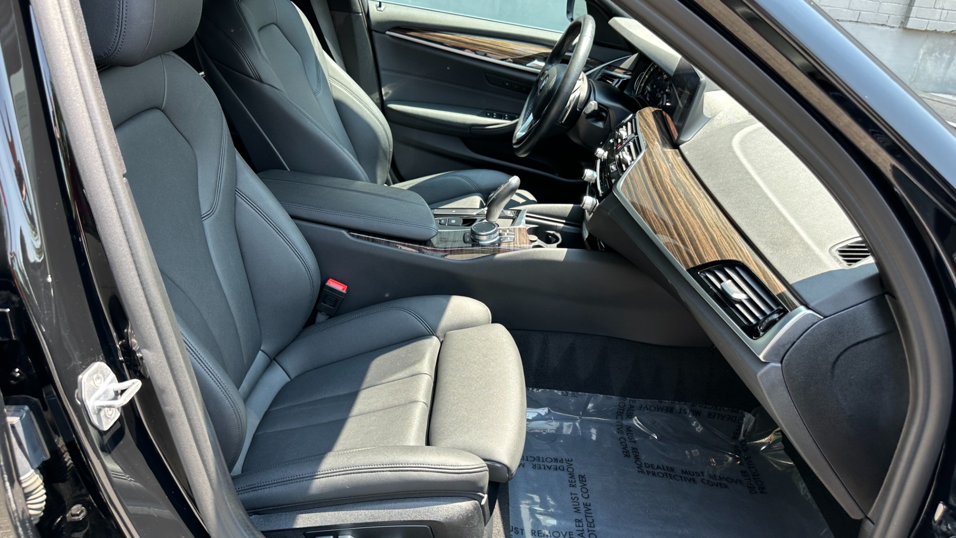 Used 2019 BMW 5 Series 530i xDrive / HEATED SEATS / NAV / SUNROOF / REARVIEW CAMERA for sale $30,795 at Formula Imports in Charlotte NC 28227 32