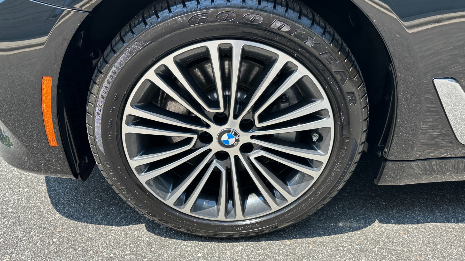 Used 2019 BMW 5 Series 530i xDrive / HEATED SEATS / NAV / SUNROOF / REARVIEW CAMERA for sale $30,795 at Formula Imports in Charlotte NC 28227 42