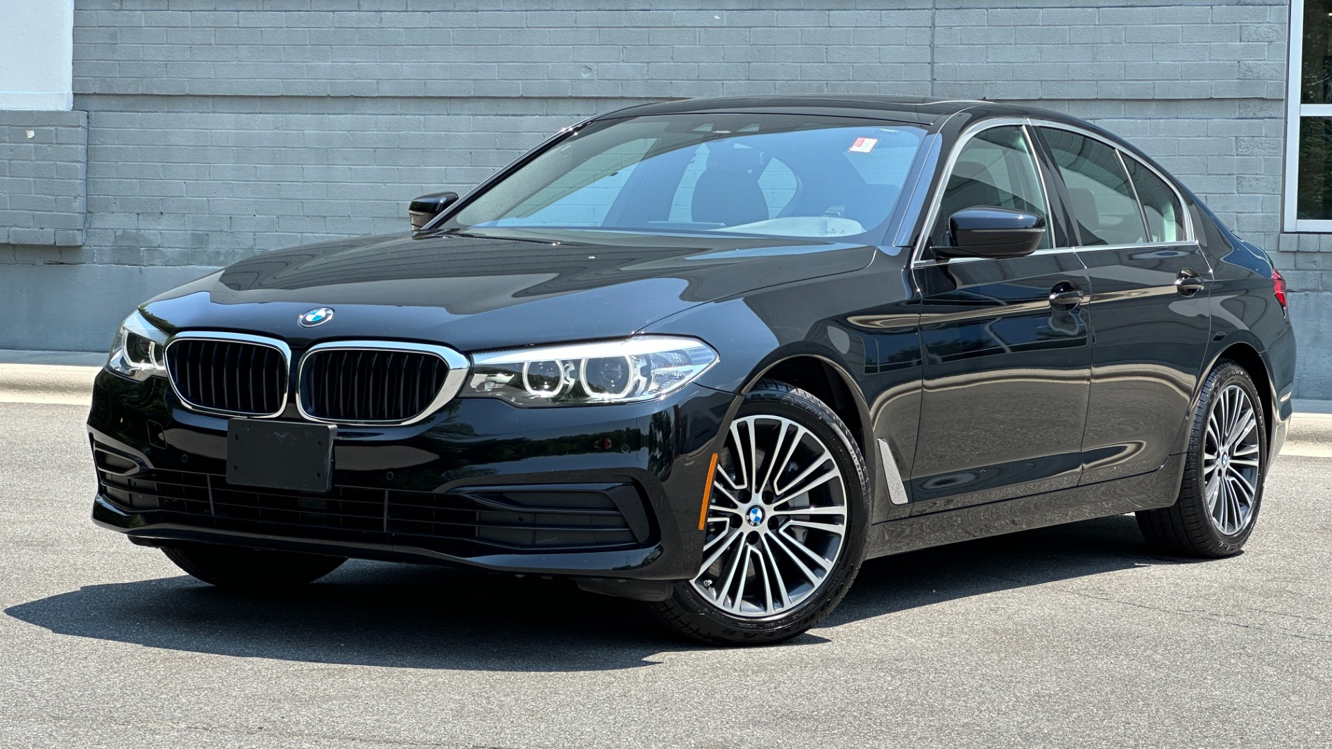 Used 2019 BMW 5 Series 530i xDrive / HEATED SEATS / NAV / SUNROOF / REARVIEW CAMERA for sale $30,795 at Formula Imports in Charlotte NC 28227 1