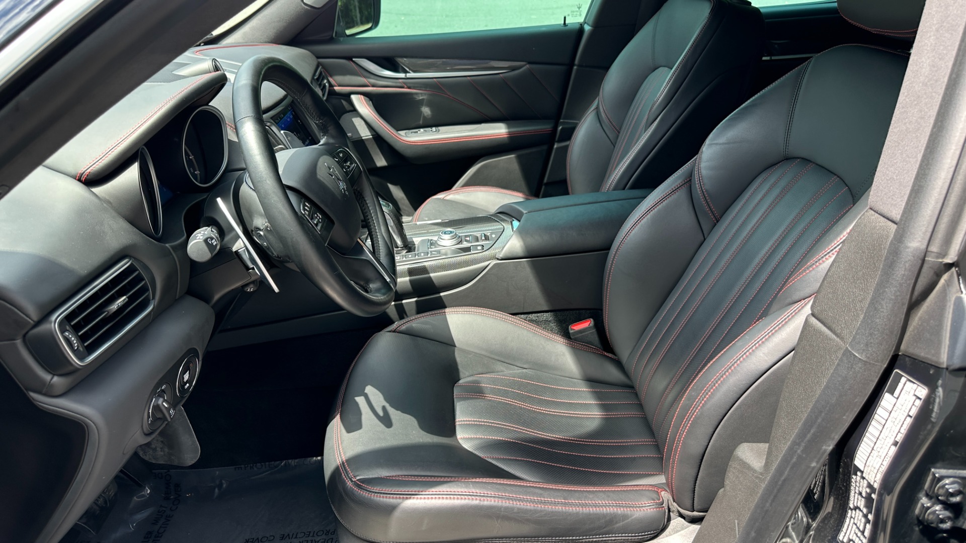 Used 2019 Maserati Levante S GRANLUSSO / RED STITCHING / PADDLE SHIFTERS / PANORAMIC SUNROOF for sale $48,995 at Formula Imports in Charlotte NC 28227 11