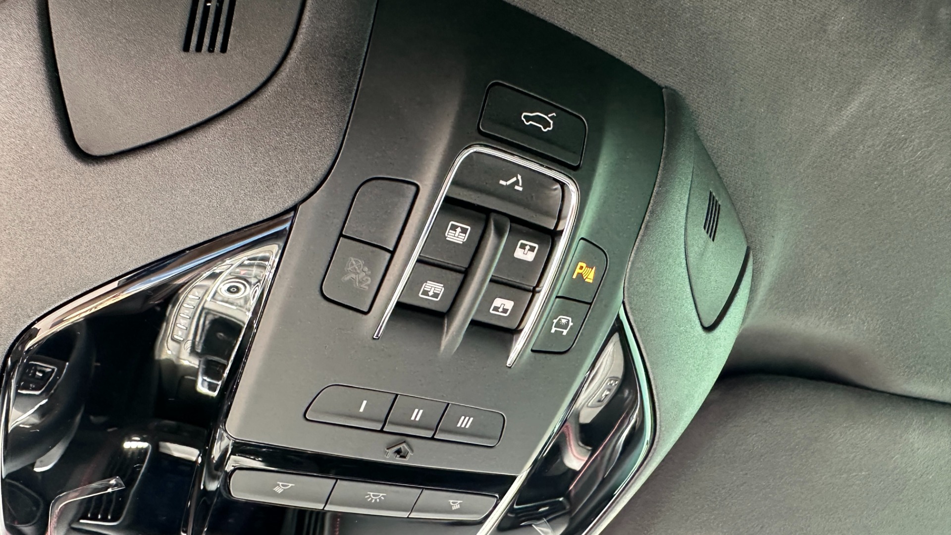 Used 2019 Maserati Levante S GRANLUSSO / RED STITCHING / PADDLE SHIFTERS / PANORAMIC SUNROOF for sale $48,995 at Formula Imports in Charlotte NC 28227 24