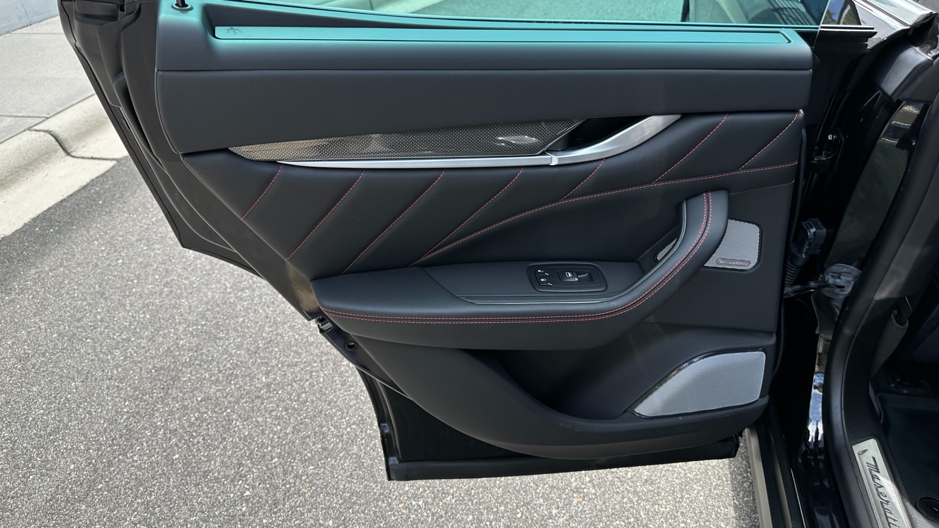 Used 2019 Maserati Levante S GRANLUSSO / RED STITCHING / PADDLE SHIFTERS / PANORAMIC SUNROOF for sale $48,995 at Formula Imports in Charlotte NC 28227 25
