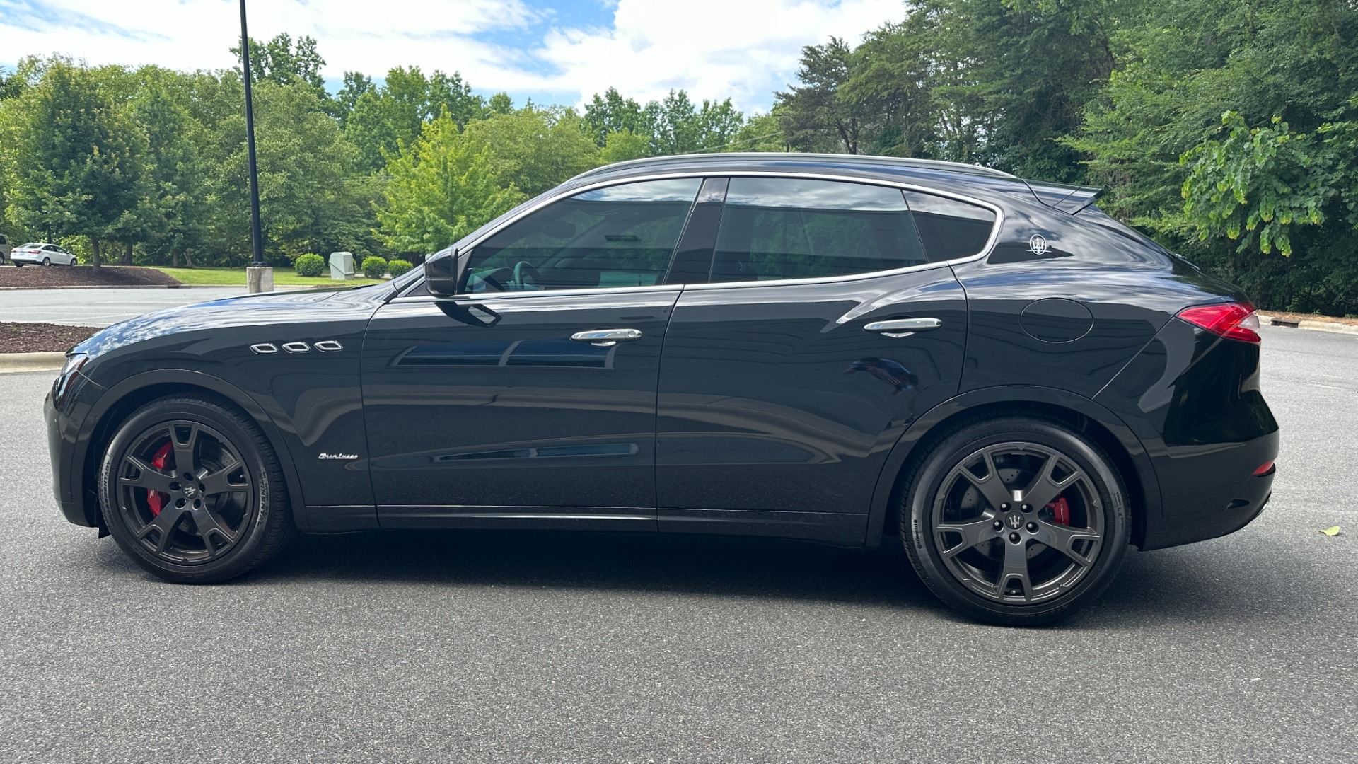 Used 2019 Maserati Levante S GRANLUSSO / RED STITCHING / PADDLE SHIFTERS / PANORAMIC SUNROOF for sale $48,995 at Formula Imports in Charlotte NC 28227 3