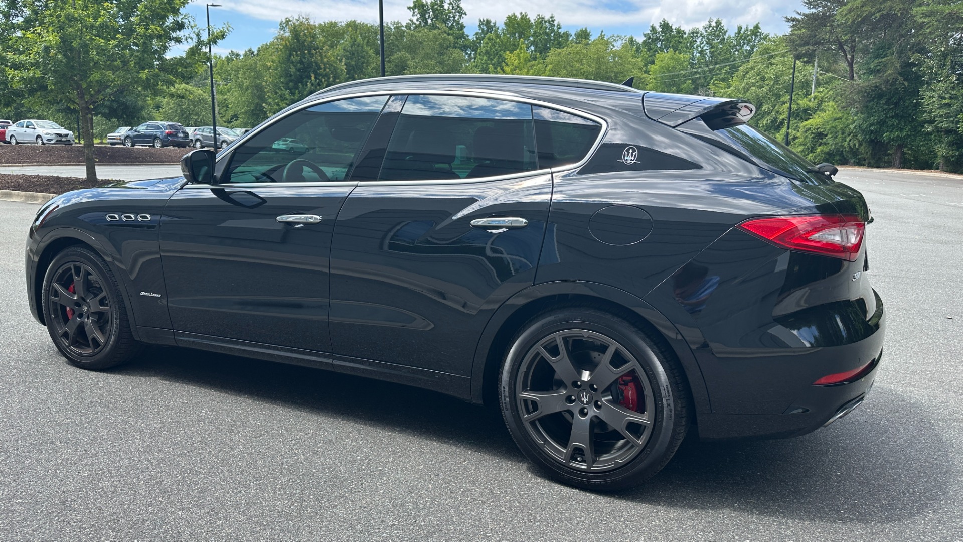 Used 2019 Maserati Levante S GRANLUSSO / RED STITCHING / PADDLE SHIFTERS / PANORAMIC SUNROOF for sale Sold at Formula Imports in Charlotte NC 28227 4