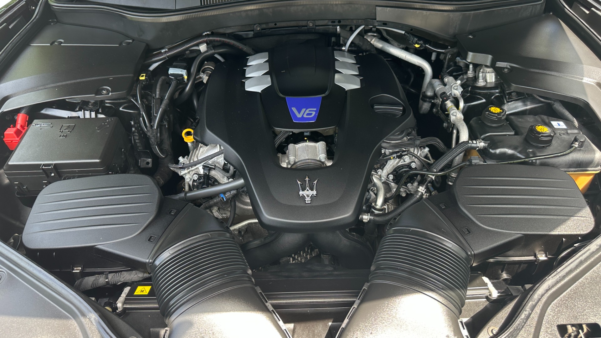 Used 2019 Maserati Levante S GRANLUSSO / RED STITCHING / PADDLE SHIFTERS / PANORAMIC SUNROOF for sale $48,995 at Formula Imports in Charlotte NC 28227 40