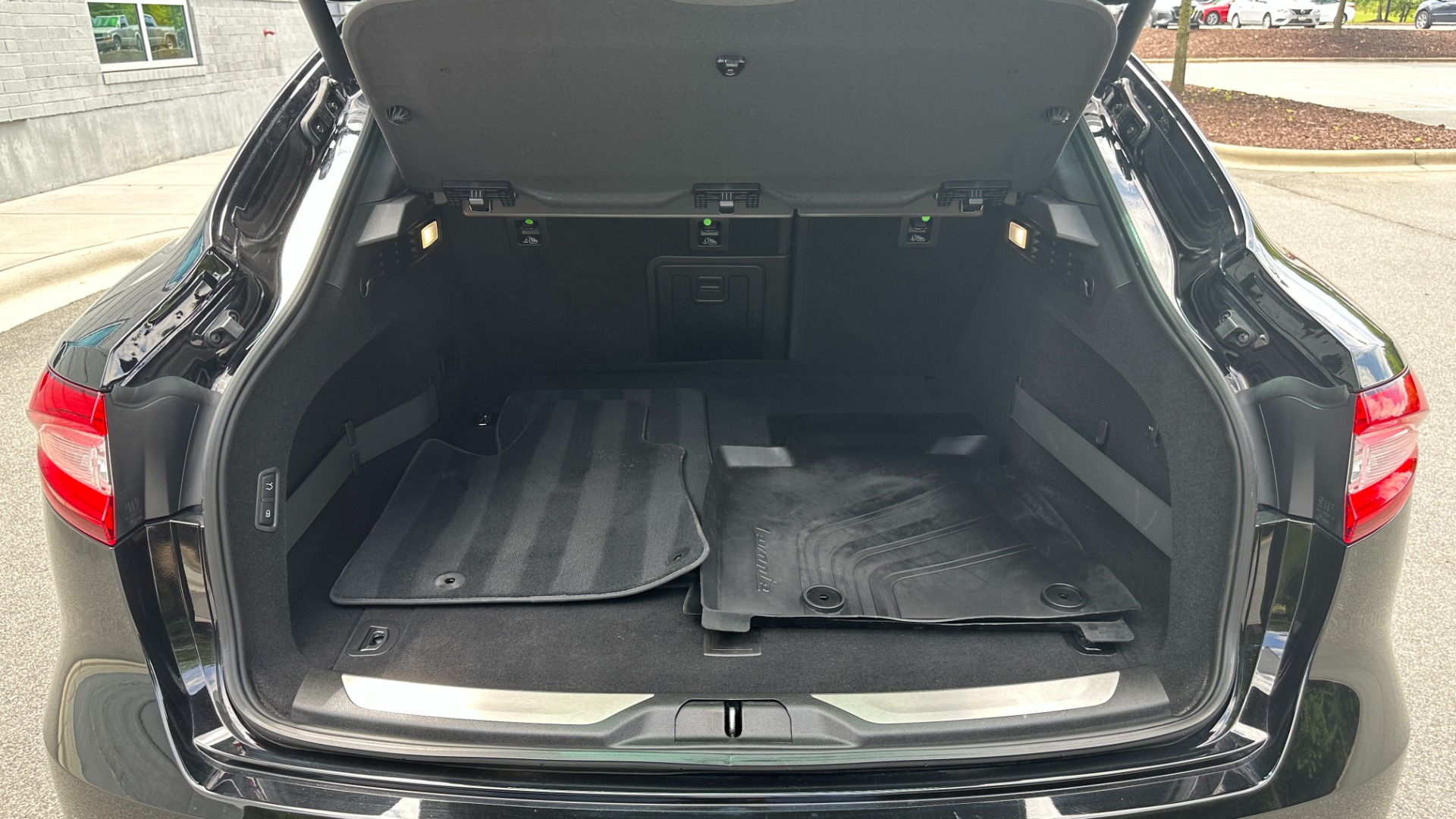 Used 2019 Maserati Levante S GRANLUSSO / RED STITCHING / PADDLE SHIFTERS / PANORAMIC SUNROOF for sale $48,995 at Formula Imports in Charlotte NC 28227 41