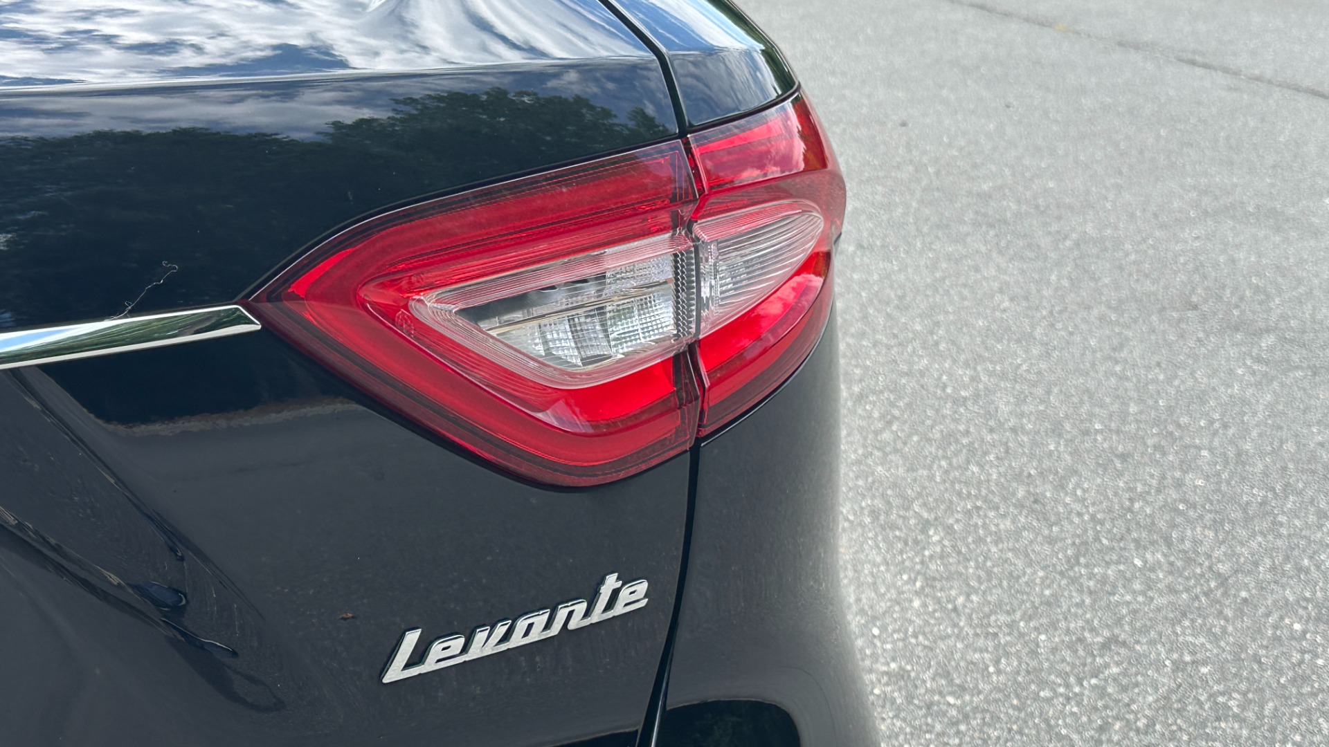 Used 2019 Maserati Levante S GRANLUSSO / RED STITCHING / PADDLE SHIFTERS / PANORAMIC SUNROOF for sale Sold at Formula Imports in Charlotte NC 28227 43