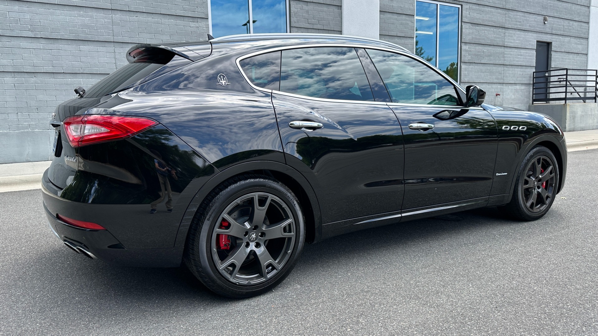 Used 2019 Maserati Levante S GRANLUSSO / RED STITCHING / PADDLE SHIFTERS / PANORAMIC SUNROOF for sale $48,995 at Formula Imports in Charlotte NC 28227 7