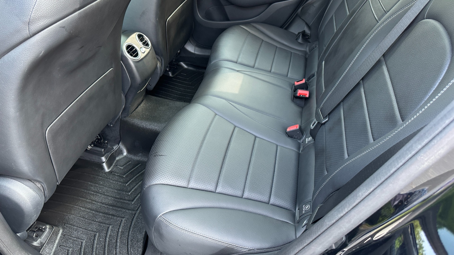 Used 2020 Mercedes-Benz GLC 300 / NAVIGATION / HEATED SEATS / BACKUP CAMERA for sale $34,495 at Formula Imports in Charlotte NC 28227 23