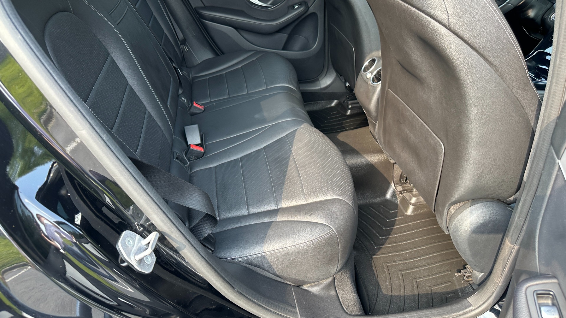 Used 2020 Mercedes-Benz GLC 300 / NAVIGATION / HEATED SEATS / BACKUP CAMERA for sale $34,495 at Formula Imports in Charlotte NC 28227 29
