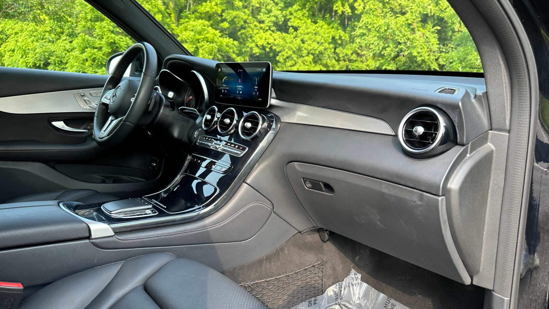 Used 2020 Mercedes-Benz GLC 300 / NAVIGATION / HEATED SEATS / BACKUP CAMERA for sale $34,495 at Formula Imports in Charlotte NC 28227 32