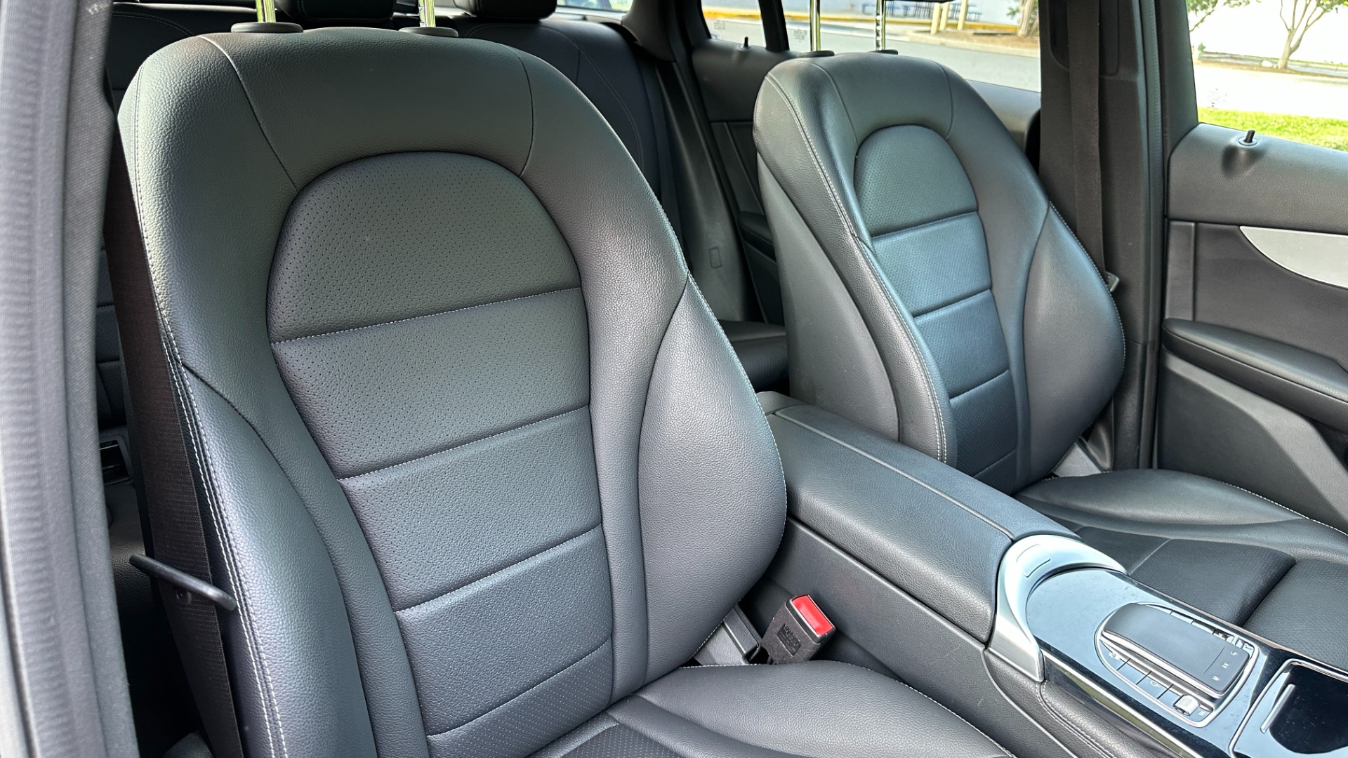 Used 2020 Mercedes-Benz GLC 300 / NAVIGATION / HEATED SEATS / BACKUP CAMERA for sale $34,495 at Formula Imports in Charlotte NC 28227 34