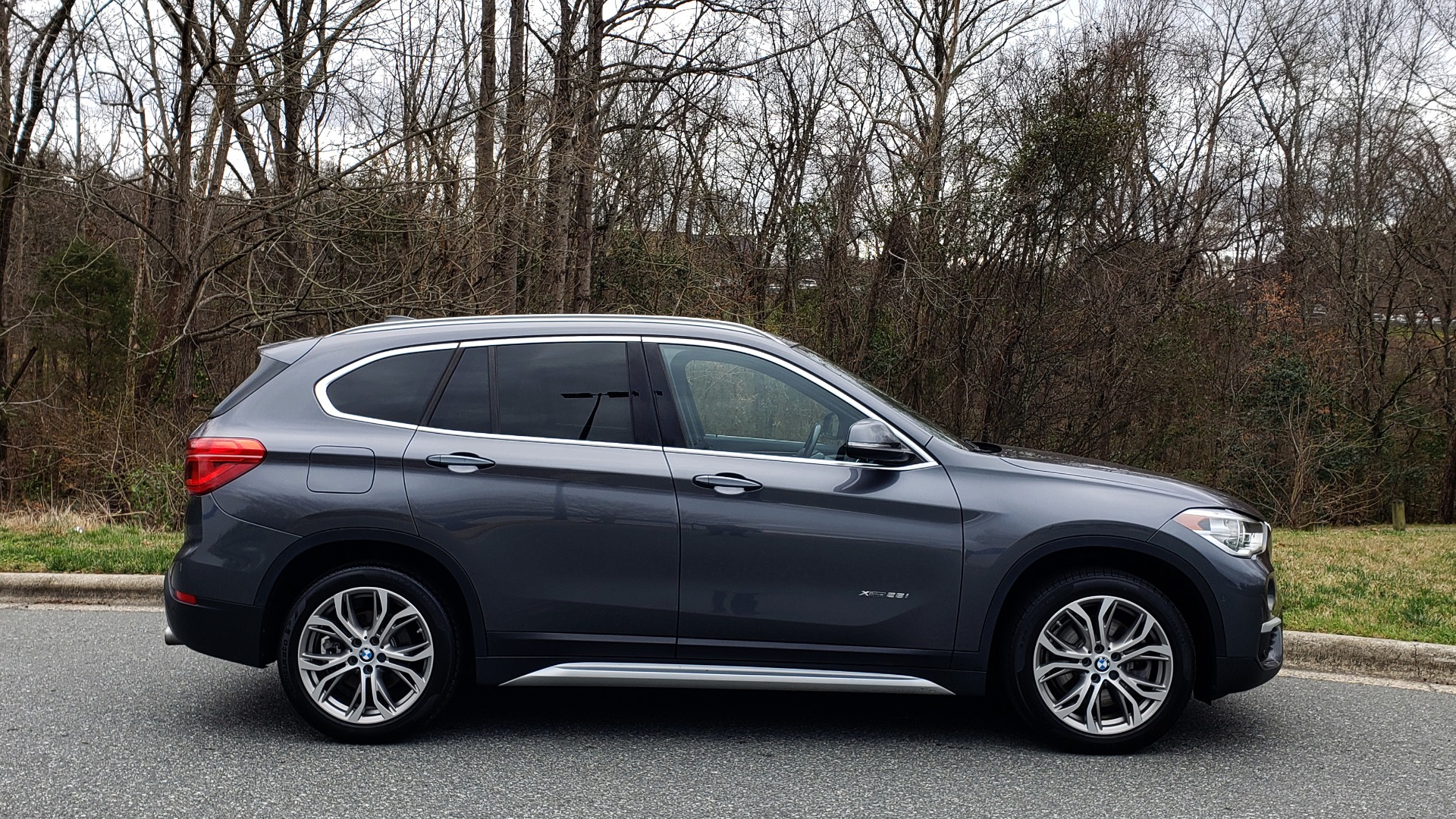 Used 2017 BMW X1 XDRIVE28I / PREM PKG / DRIVER ASST / NAV / CLD WTHR for sale Sold at Formula Imports in Charlotte NC 28227 5
