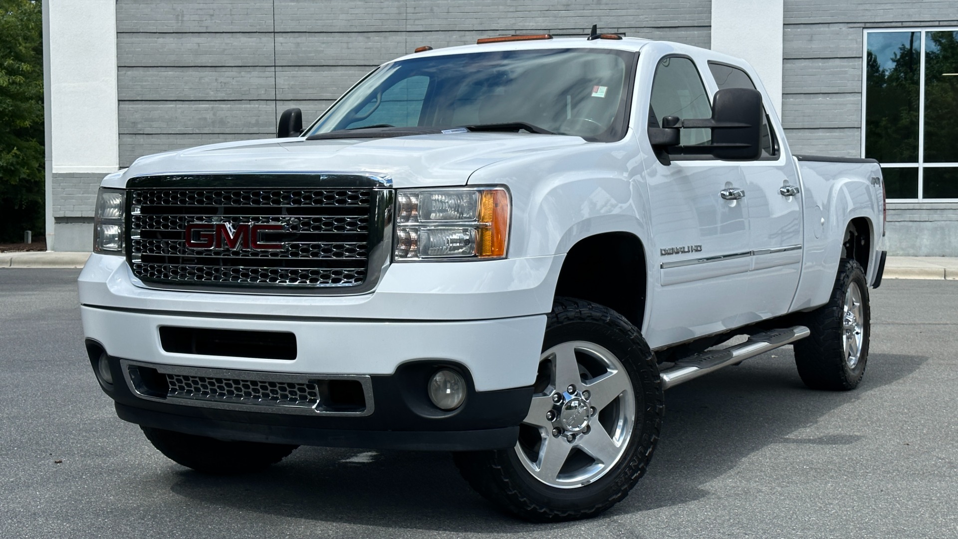 Used 2014 GMC Sierra 2500HD DENALI / LEATHER / TOUCHSCREEN NAV / 4X4 / DURAMAX DIESEL for sale Sold at Formula Imports in Charlotte NC 28227 1