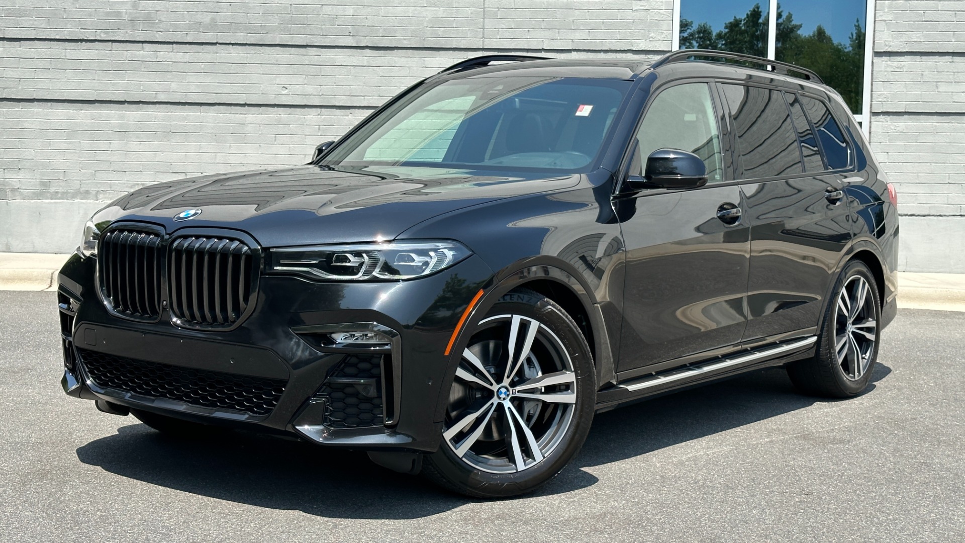 Used 2021 BMW X7 xDrive40i / M SPORT / LEATHER / LUXURY SEATING / CAPTAIN CHAIRS for sale Sold at Formula Imports in Charlotte NC 28227 1