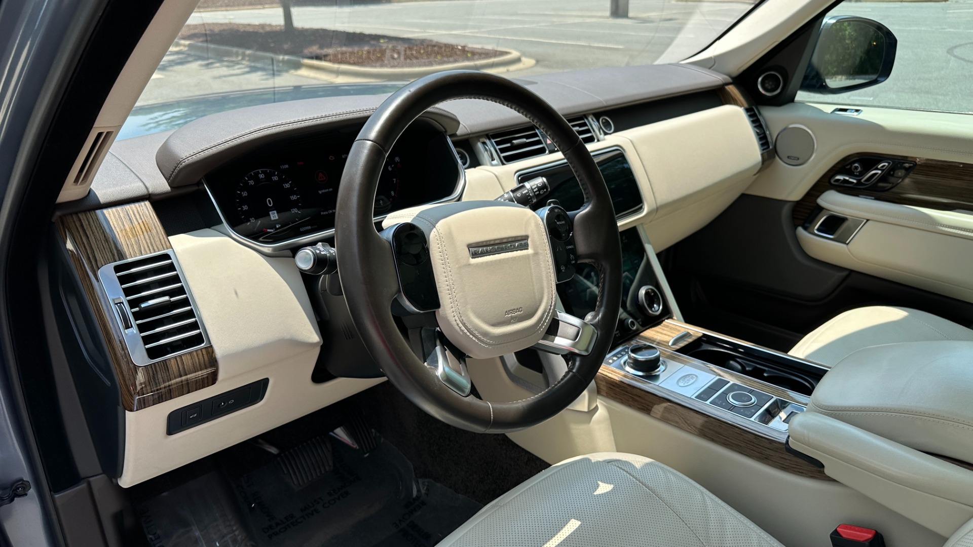 Used 2019 Land Rover Range Rover SUPERCHARGED / 22IN WHEELS / MERIDIAN SOUND / ATLAS ACCENTS for sale $69,100 at Formula Imports in Charlotte NC 28227 11