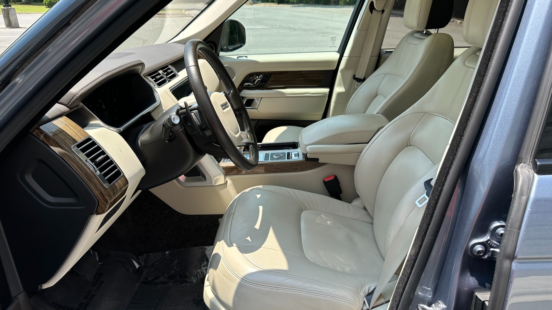 Used 2019 Land Rover Range Rover SUPERCHARGED / 22IN WHEELS / MERIDIAN SOUND / ATLAS ACCENTS for sale $69,100 at Formula Imports in Charlotte NC 28227 12