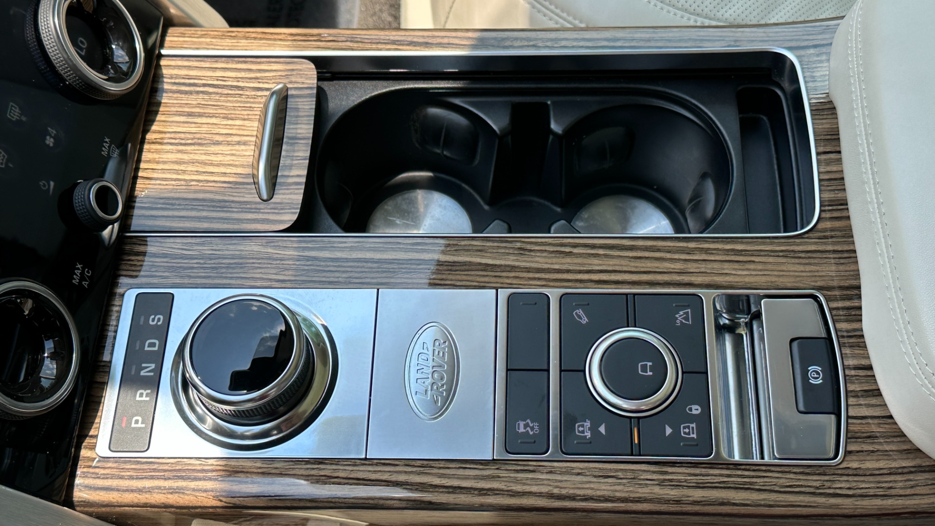 Used 2019 Land Rover Range Rover SUPERCHARGED / 22IN WHEELS / MERIDIAN SOUND / ATLAS ACCENTS for sale $69,100 at Formula Imports in Charlotte NC 28227 18