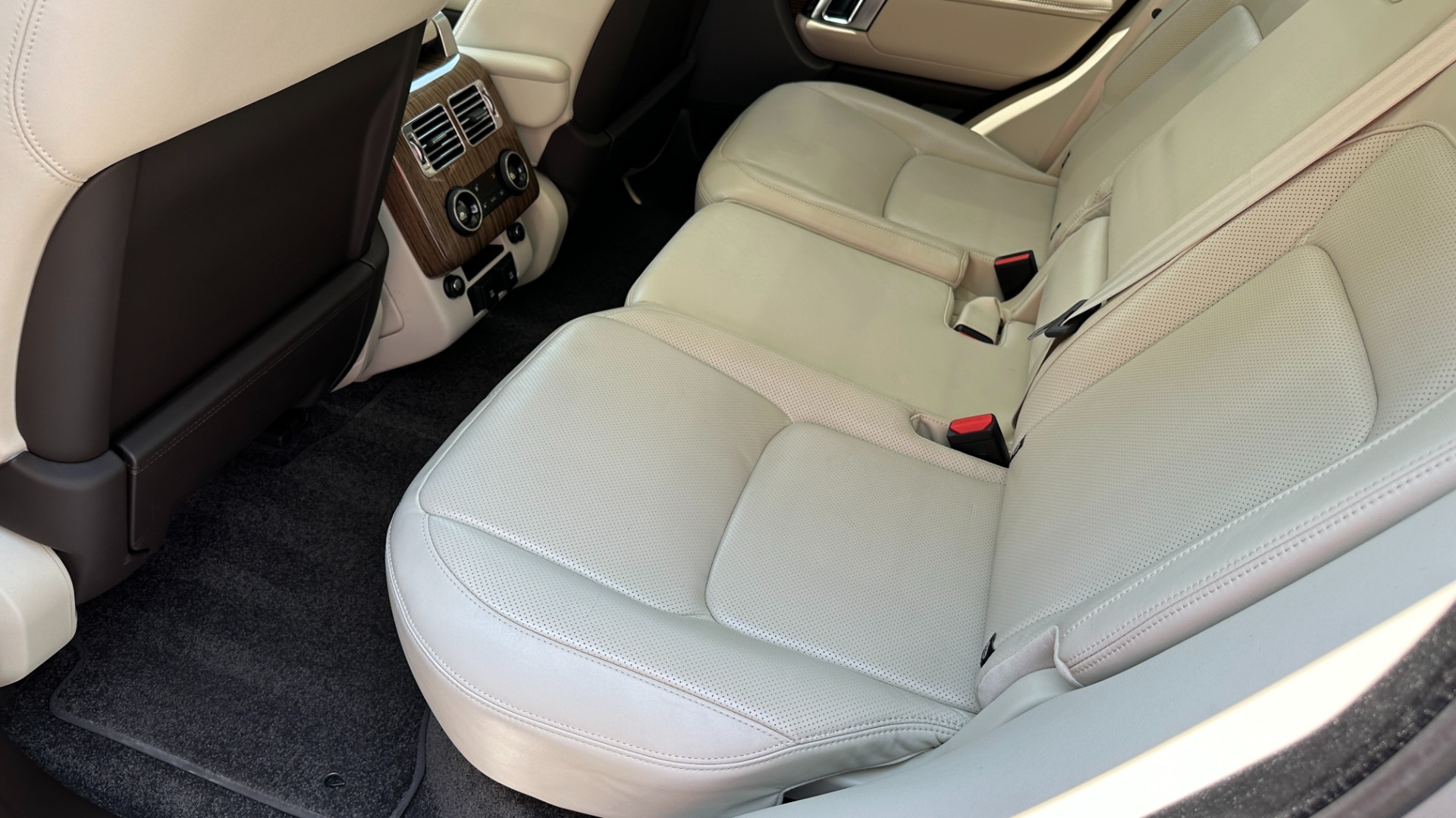 Used 2019 Land Rover Range Rover SUPERCHARGED / 22IN WHEELS / MERIDIAN SOUND / ATLAS ACCENTS for sale $69,100 at Formula Imports in Charlotte NC 28227 25
