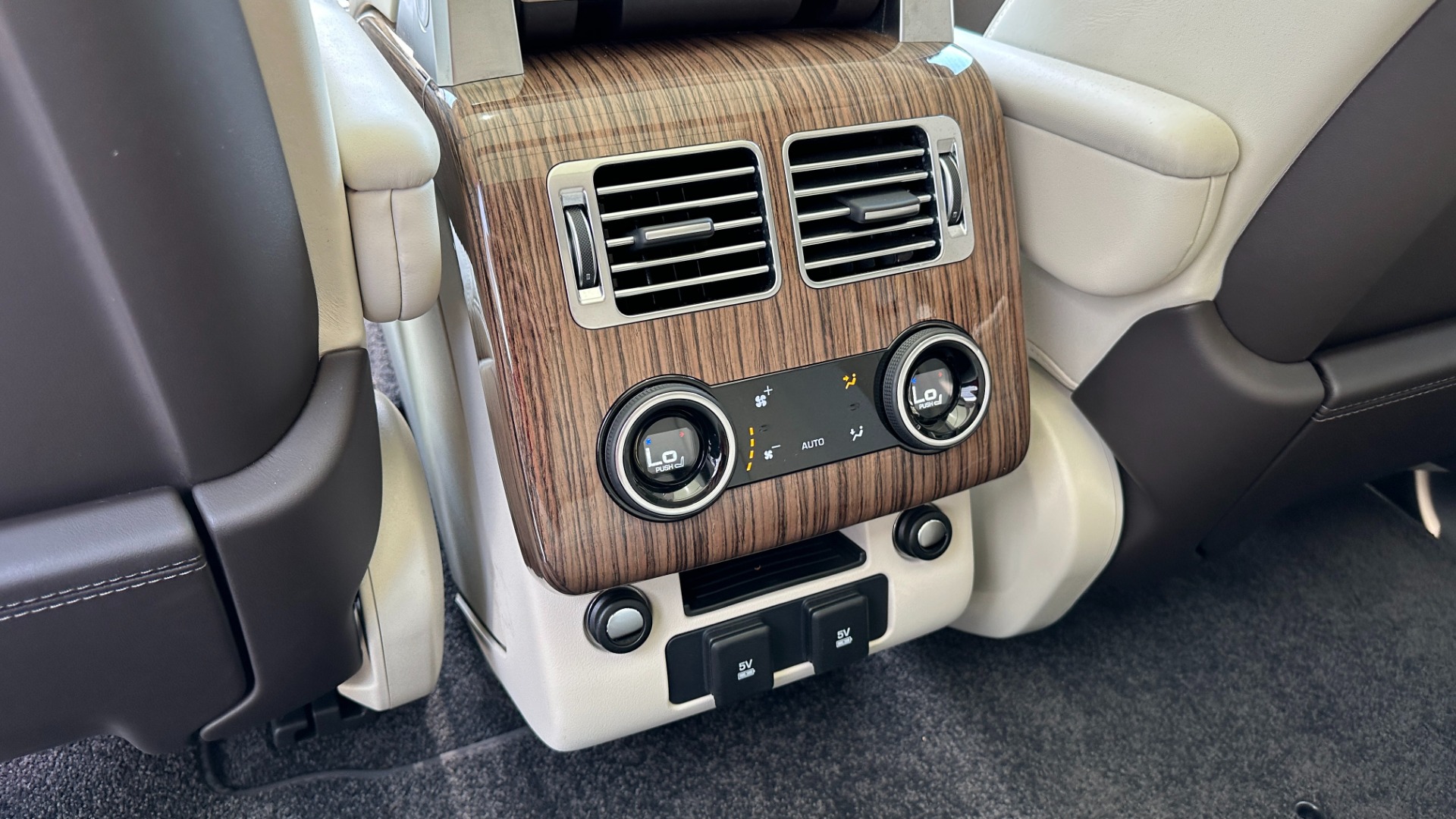 Used 2019 Land Rover Range Rover SUPERCHARGED / 22IN WHEELS / MERIDIAN SOUND / ATLAS ACCENTS for sale $69,100 at Formula Imports in Charlotte NC 28227 26