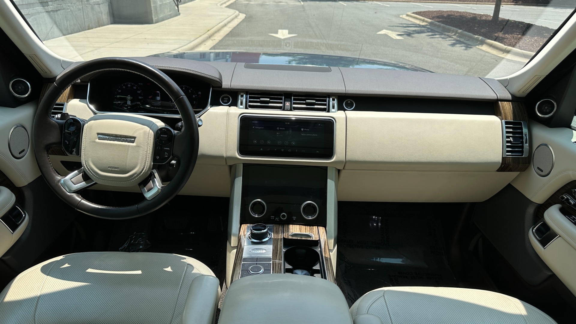 Used 2019 Land Rover Range Rover SUPERCHARGED / 22IN WHEELS / MERIDIAN SOUND / ATLAS ACCENTS for sale $69,100 at Formula Imports in Charlotte NC 28227 27