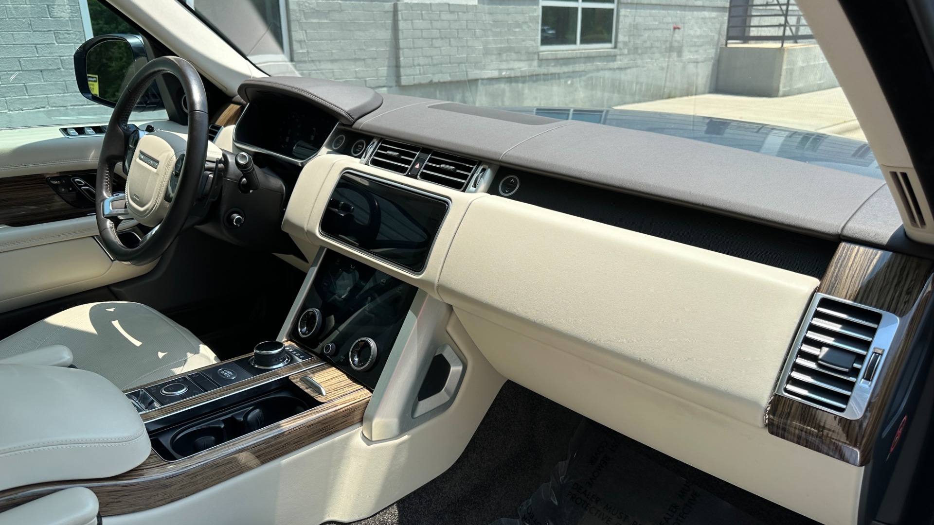 Used 2019 Land Rover Range Rover SUPERCHARGED / 22IN WHEELS / MERIDIAN SOUND / ATLAS ACCENTS for sale Sold at Formula Imports in Charlotte NC 28227 33