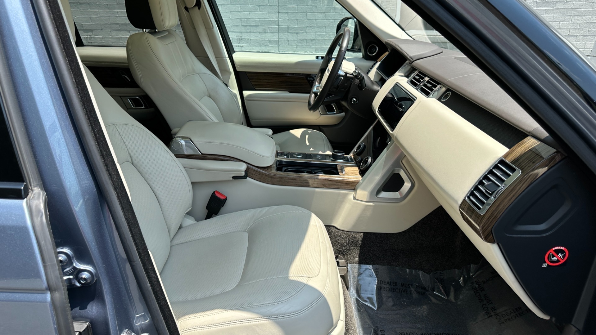 Used 2019 Land Rover Range Rover SUPERCHARGED / 22IN WHEELS / MERIDIAN SOUND / ATLAS ACCENTS for sale Sold at Formula Imports in Charlotte NC 28227 34