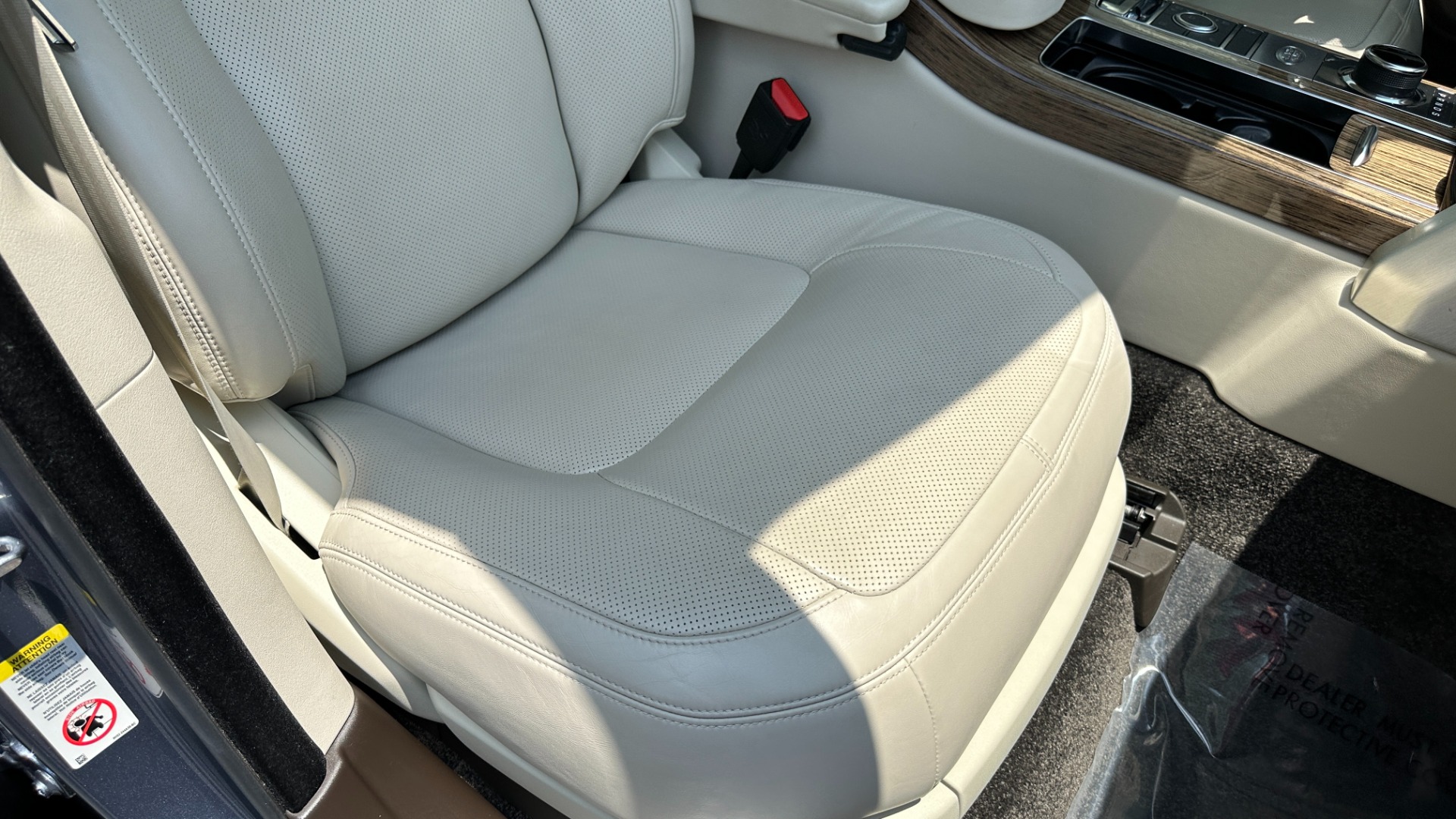 Used 2019 Land Rover Range Rover SUPERCHARGED / 22IN WHEELS / MERIDIAN SOUND / ATLAS ACCENTS for sale Sold at Formula Imports in Charlotte NC 28227 36